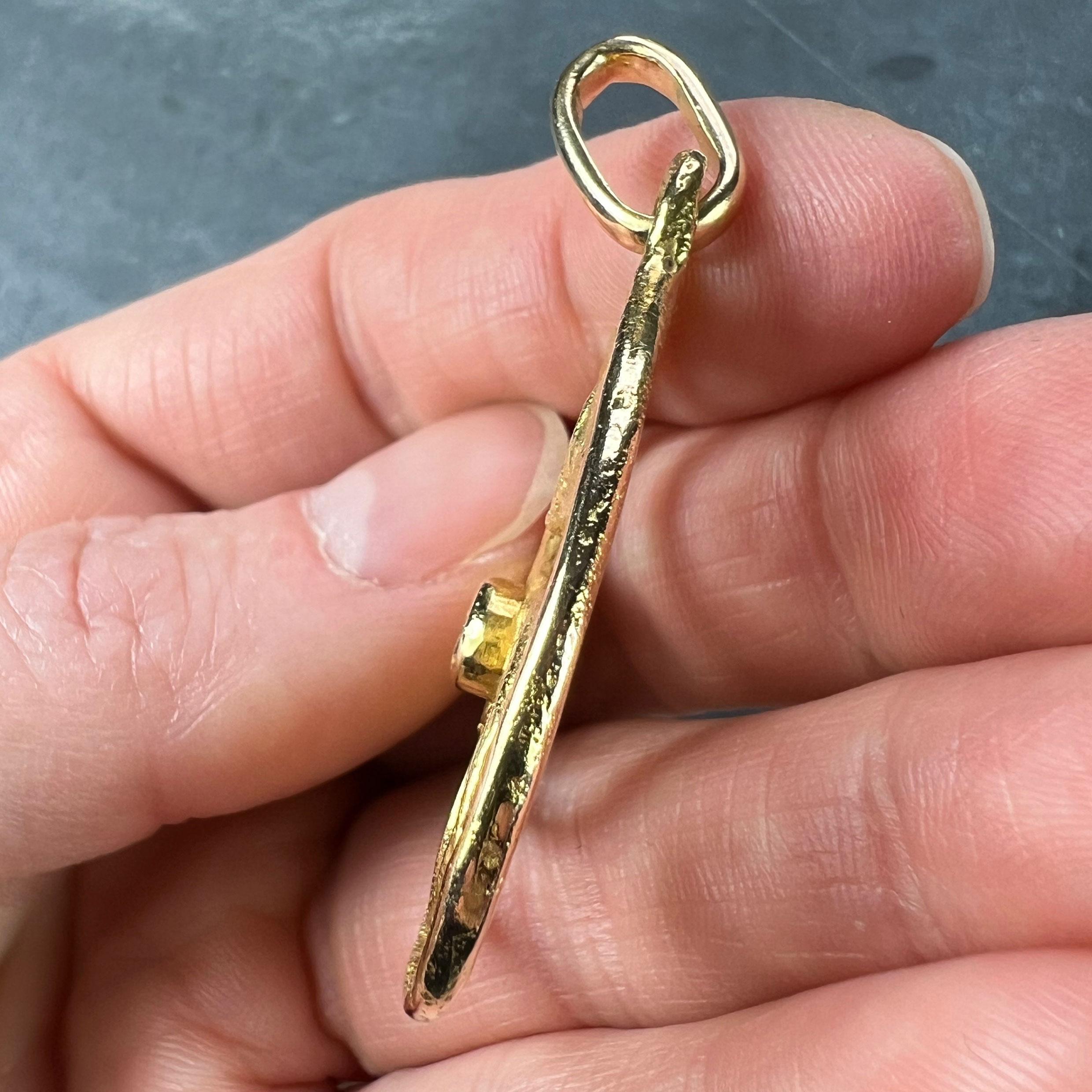 Pierre Toulhart Triskel Triskelion Pendentif français en or jaune 18 carats avec diamants en vente 3