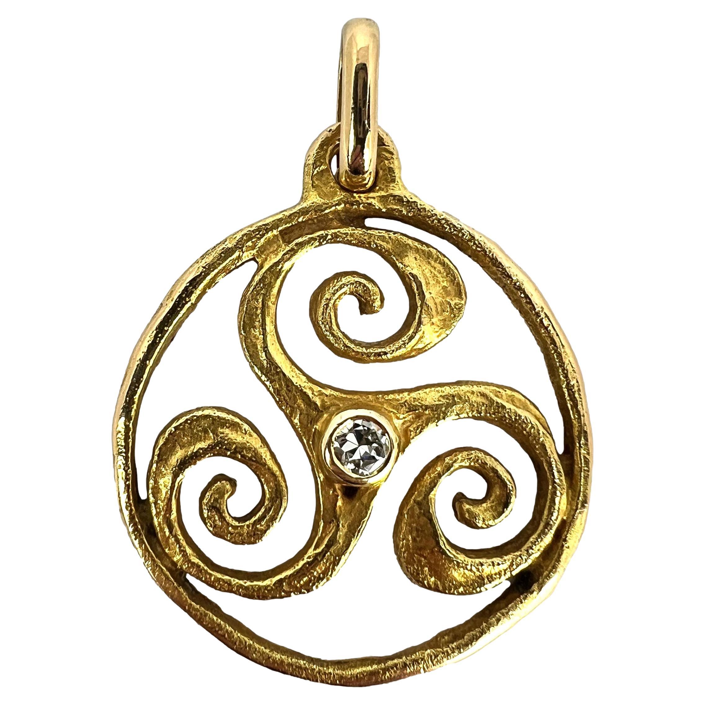 Ciondolo francese Pierre Toulhart Triskel Triskelion in oro giallo 18 carati con diamante