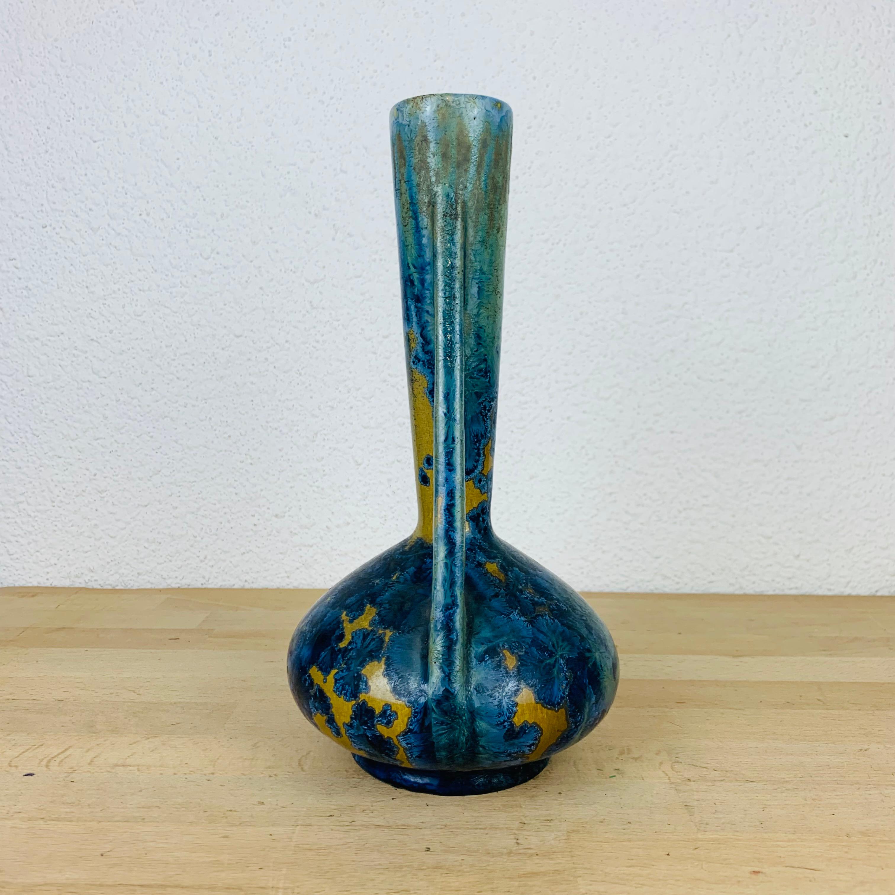 French Pierrefonds vase with blue Crystalline Glaze, Art Nouveau stoneware In Excellent Condition For Sale In BELFORT, FR