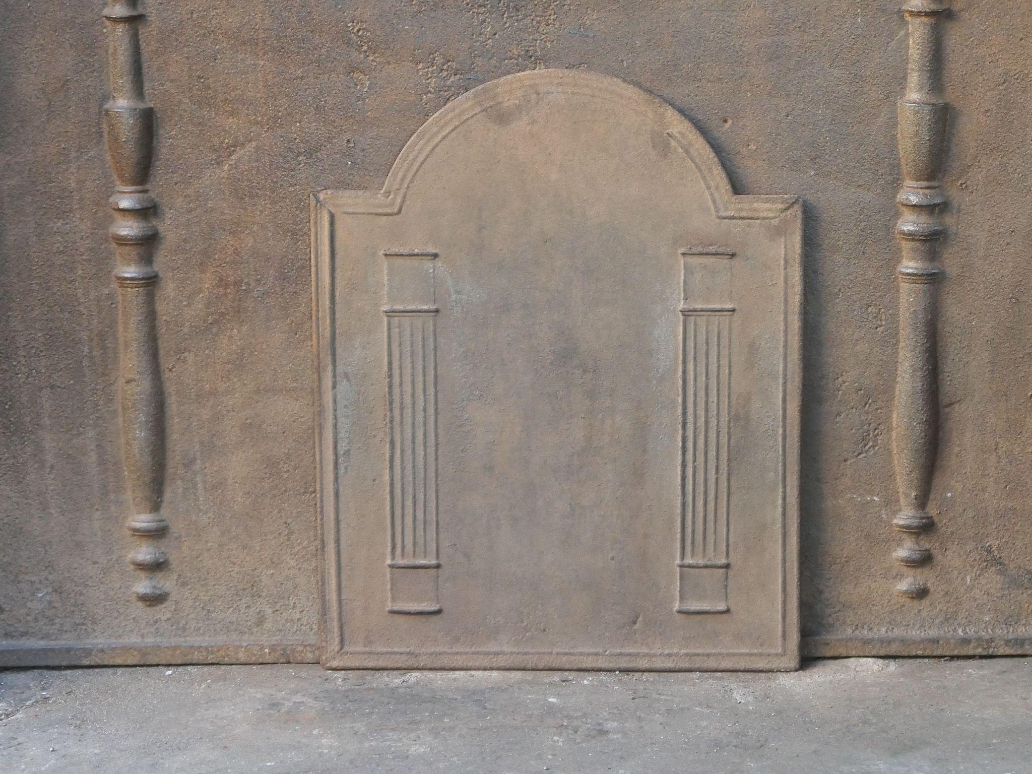 French 'Pillars of Freedom' Fireback / Backsplash, 18th - 19th C., Neoclassical In Good Condition For Sale In Soest, NL