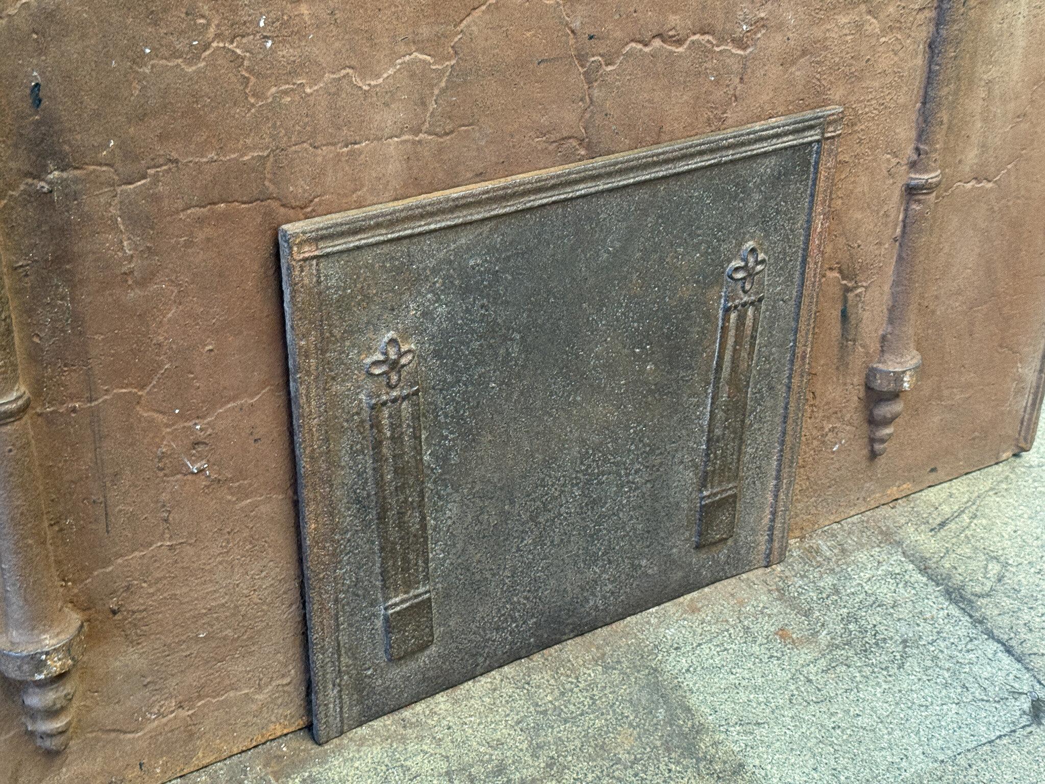 French 'Pillars of Freedom' Fireback / Backsplash, 18th - 19th C., Neoclassical In Good Condition For Sale In Amerongen, Amerongen