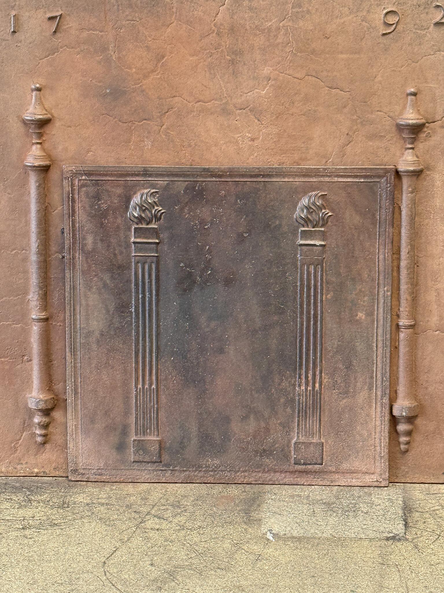 Francese Rivestimento per il fuoco francese 'Pilastri della Libertà', periodo neoclassico, XIX secolo. in vendita
