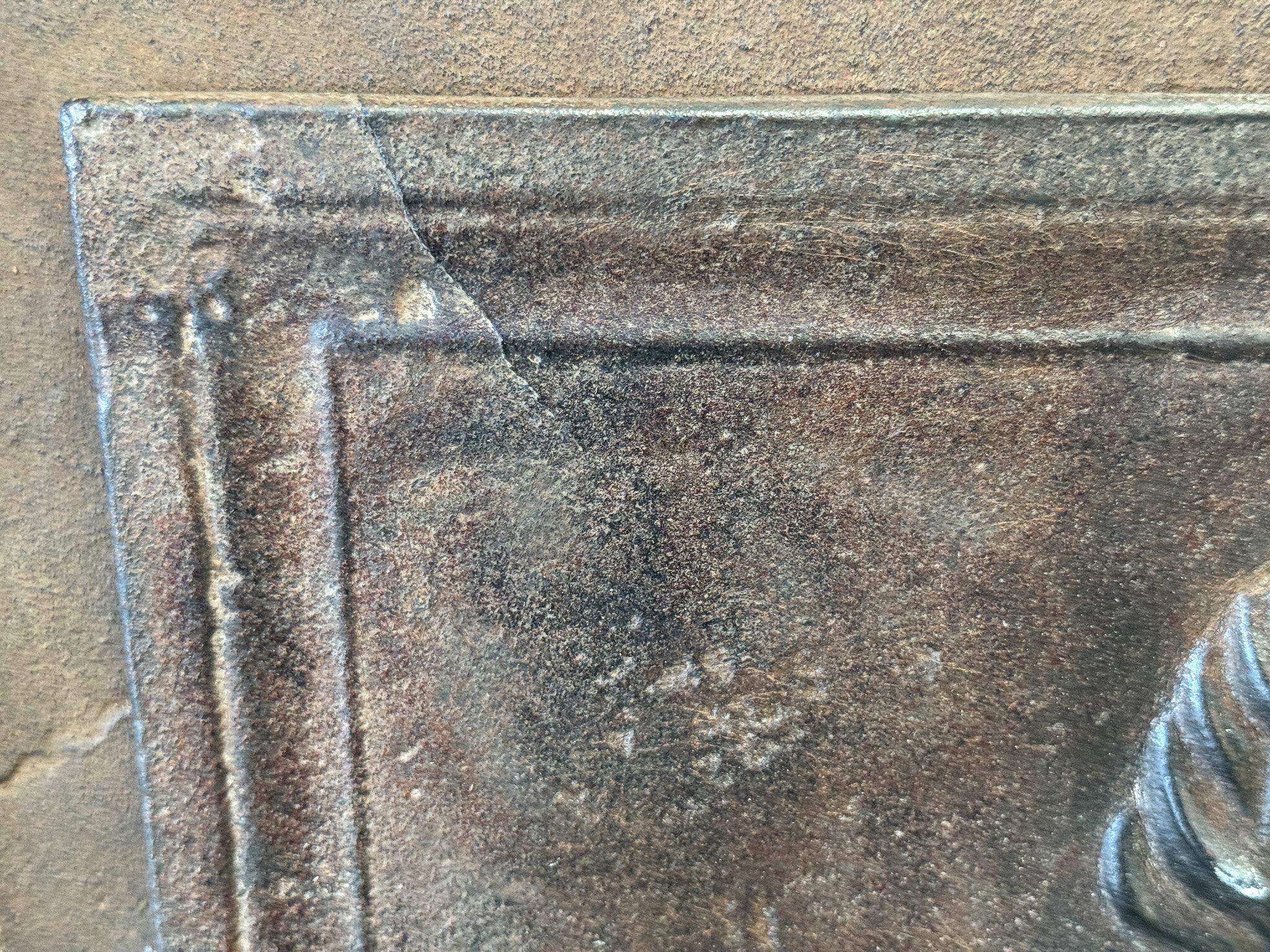 Rivestimento per il fuoco francese 'Pilastri della Libertà', periodo neoclassico, XIX secolo. in vendita 1