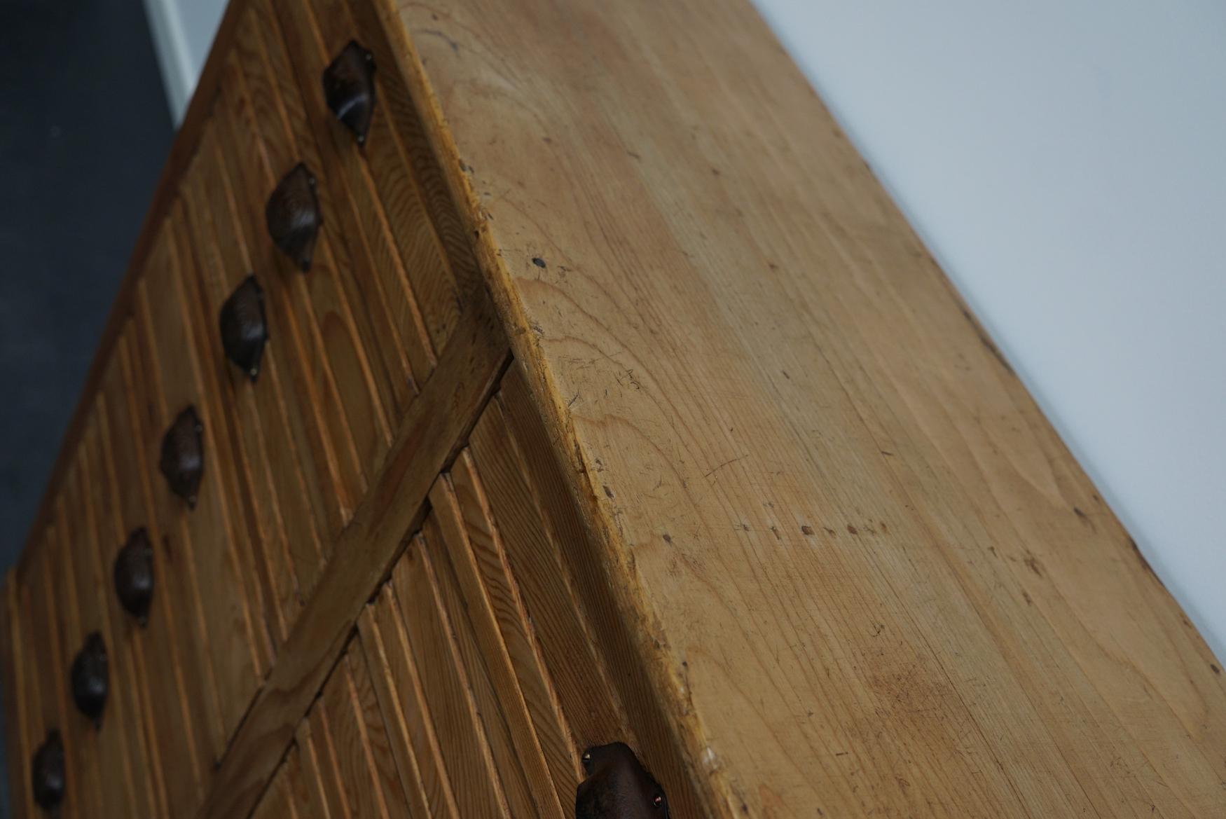 French Pine Apothecary Cabinet or Bank of Drawers, Early 20th Century In Good Condition In Nijmegen, NL