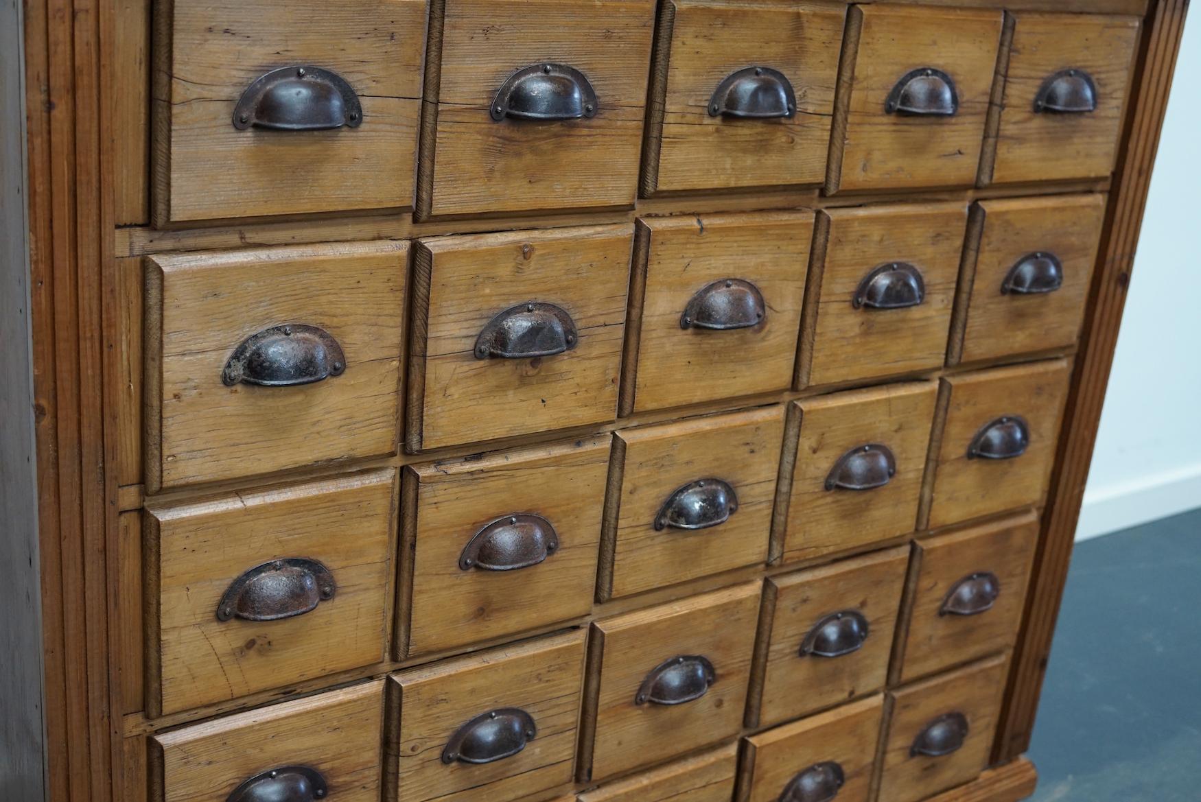 French Pine Apothecary Cabinet or Bank of Drawers, Mid 20th Century In Good Condition In Nijmegen, NL