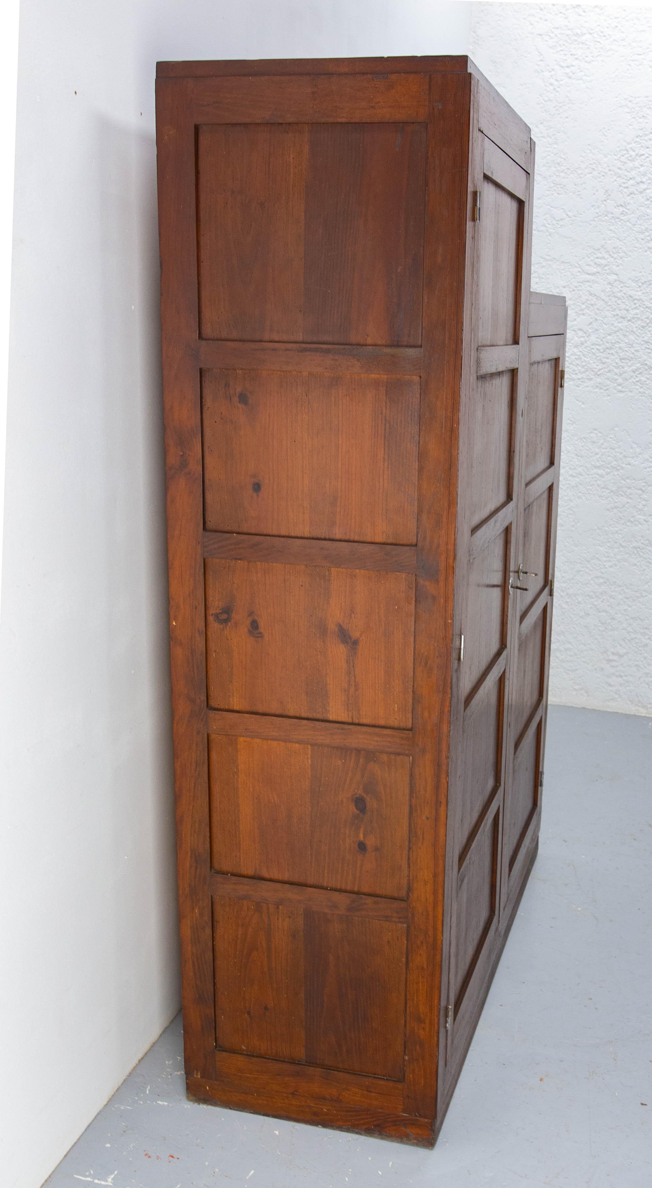 French Pine Armoire Two Doors Wardrobe Shelves & Drawers, circa 1950 In Good Condition For Sale In Labrit, Landes