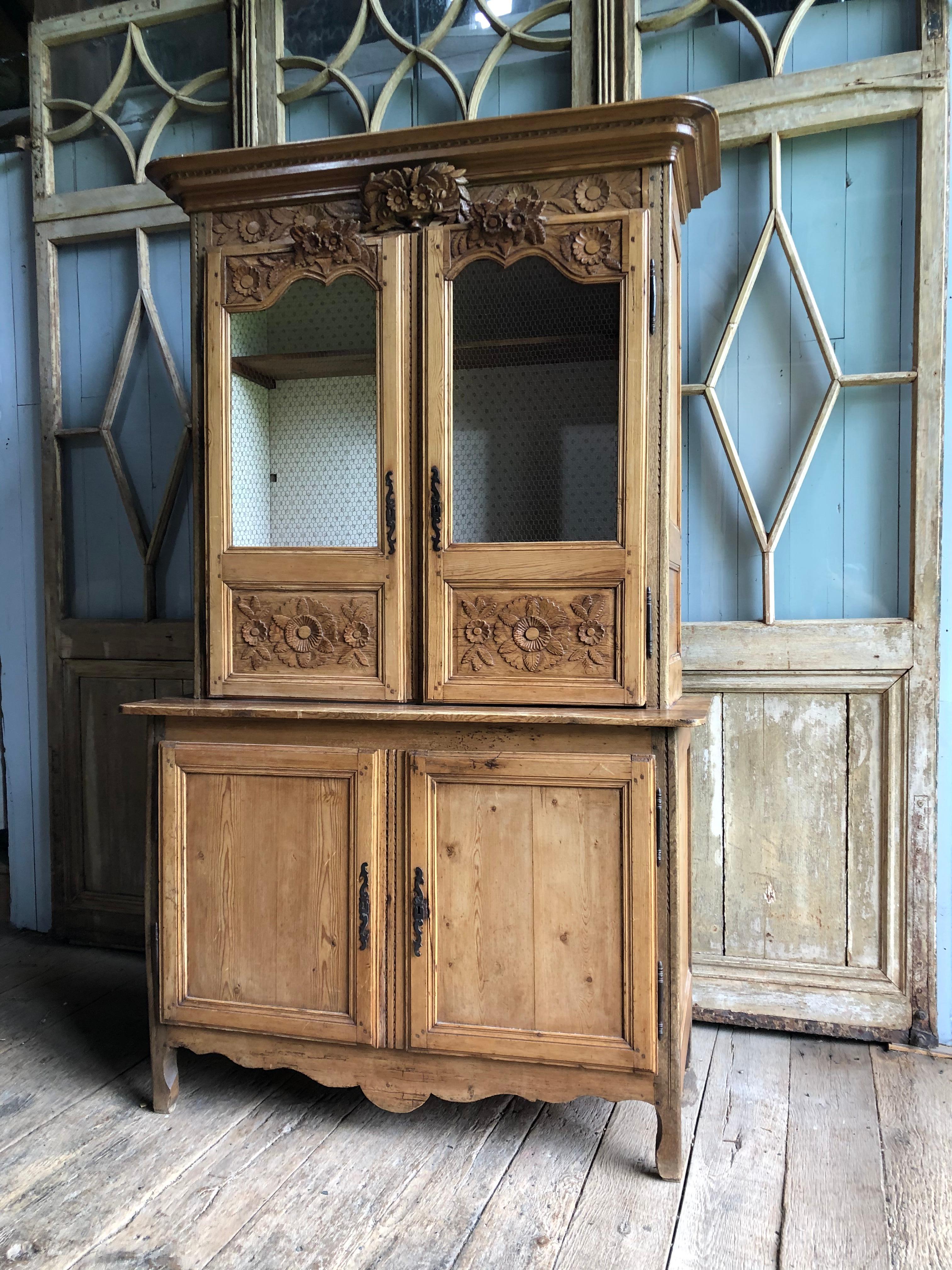 French Pine Buffet a Deux Corps, C. 1800 For Sale 3