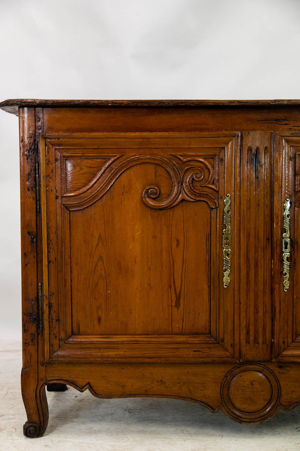 French Pine Buffet  In Good Condition For Sale In Wilson, NC