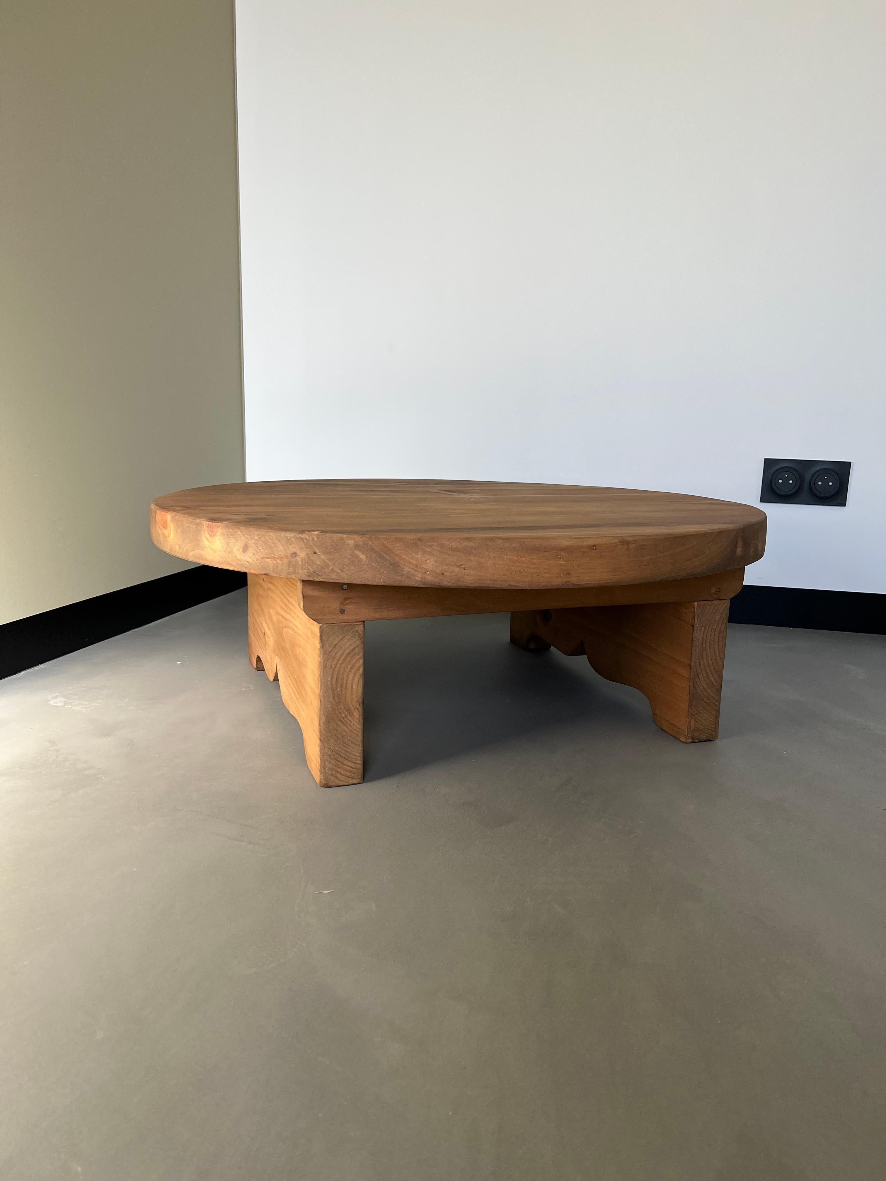 French Pine Coffee Table, 1950's, Les Arcs Spirit In Good Condition For Sale In LYON, FR