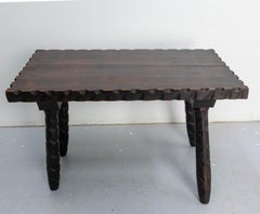 Couchtisch aus französischem Kiefernholz mit asymmetrischen Beinen im spanischen Stil, um 1950