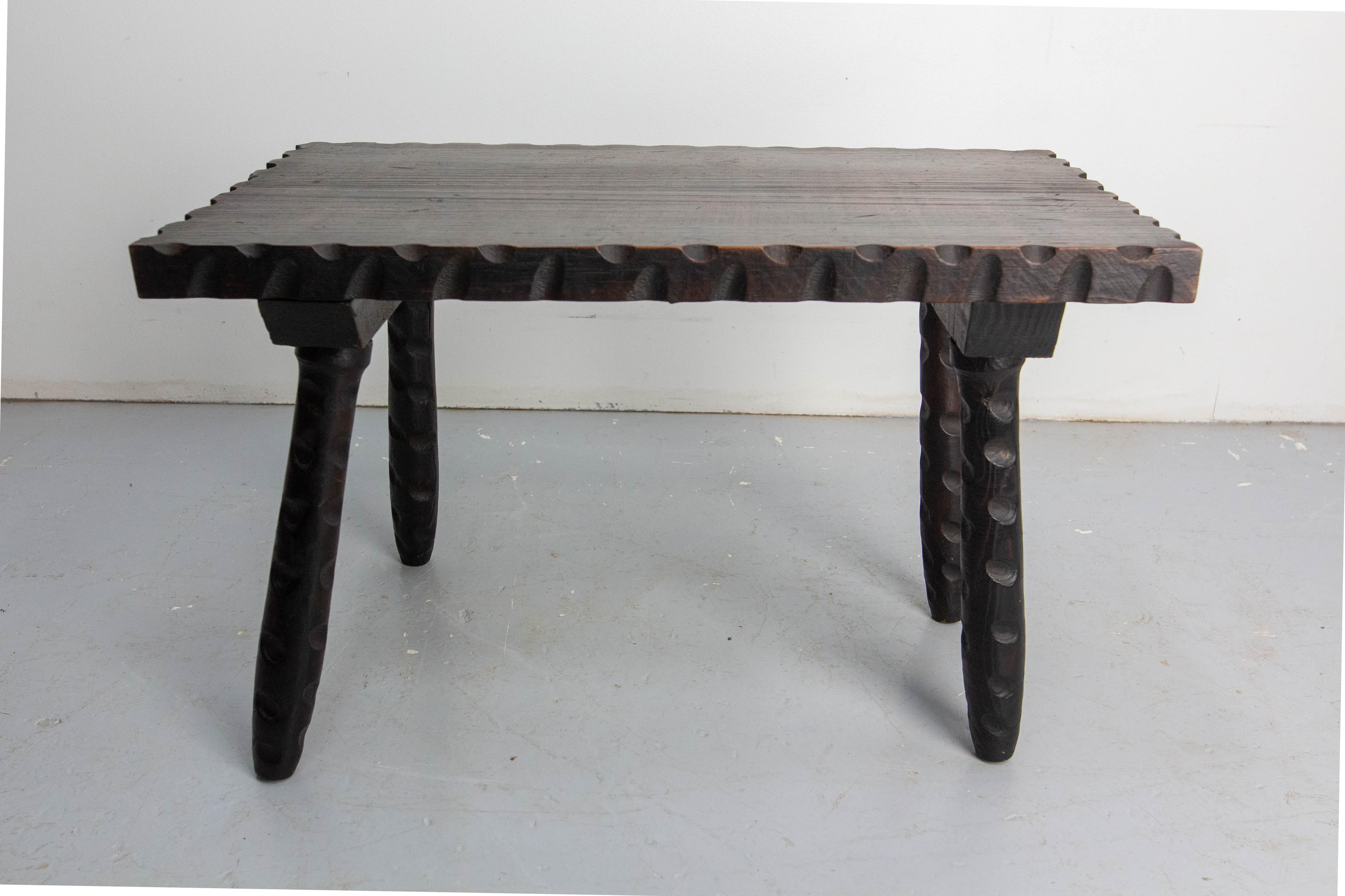 Table basse en pin français Pieds asymétriques de style espagnol, circa 1950 Bon état - En vente à Labrit, Landes