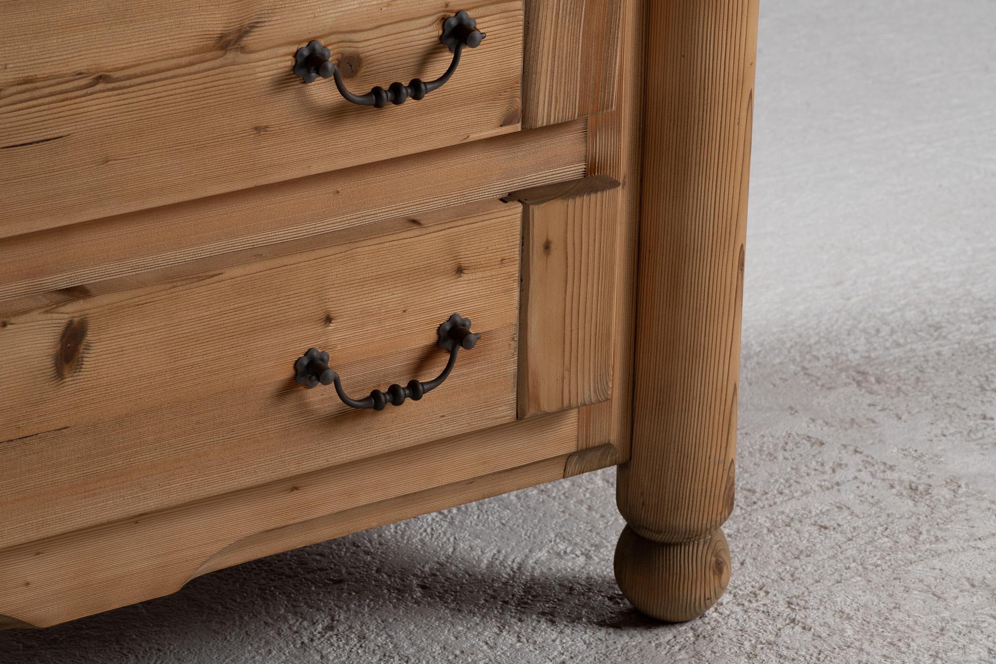 Mid-20th Century French Pine Commode with Turned Legs and Forged Handles For Sale