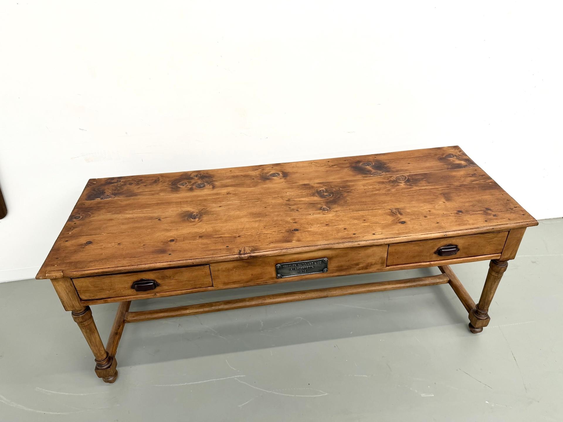 Mesa de granja de pino francés circa 1909 en venta 3