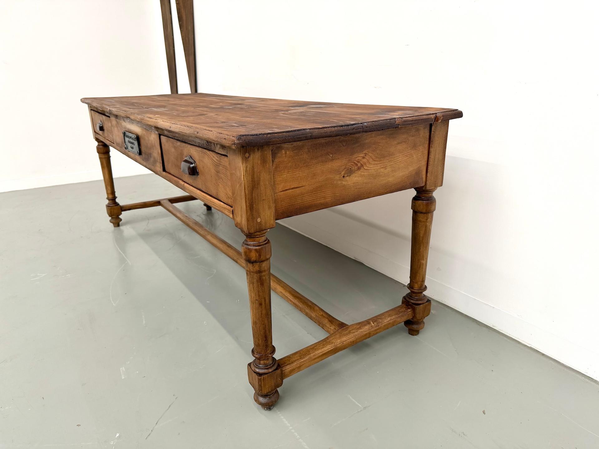 Mesa de granja de pino francés circa 1909 en venta 6