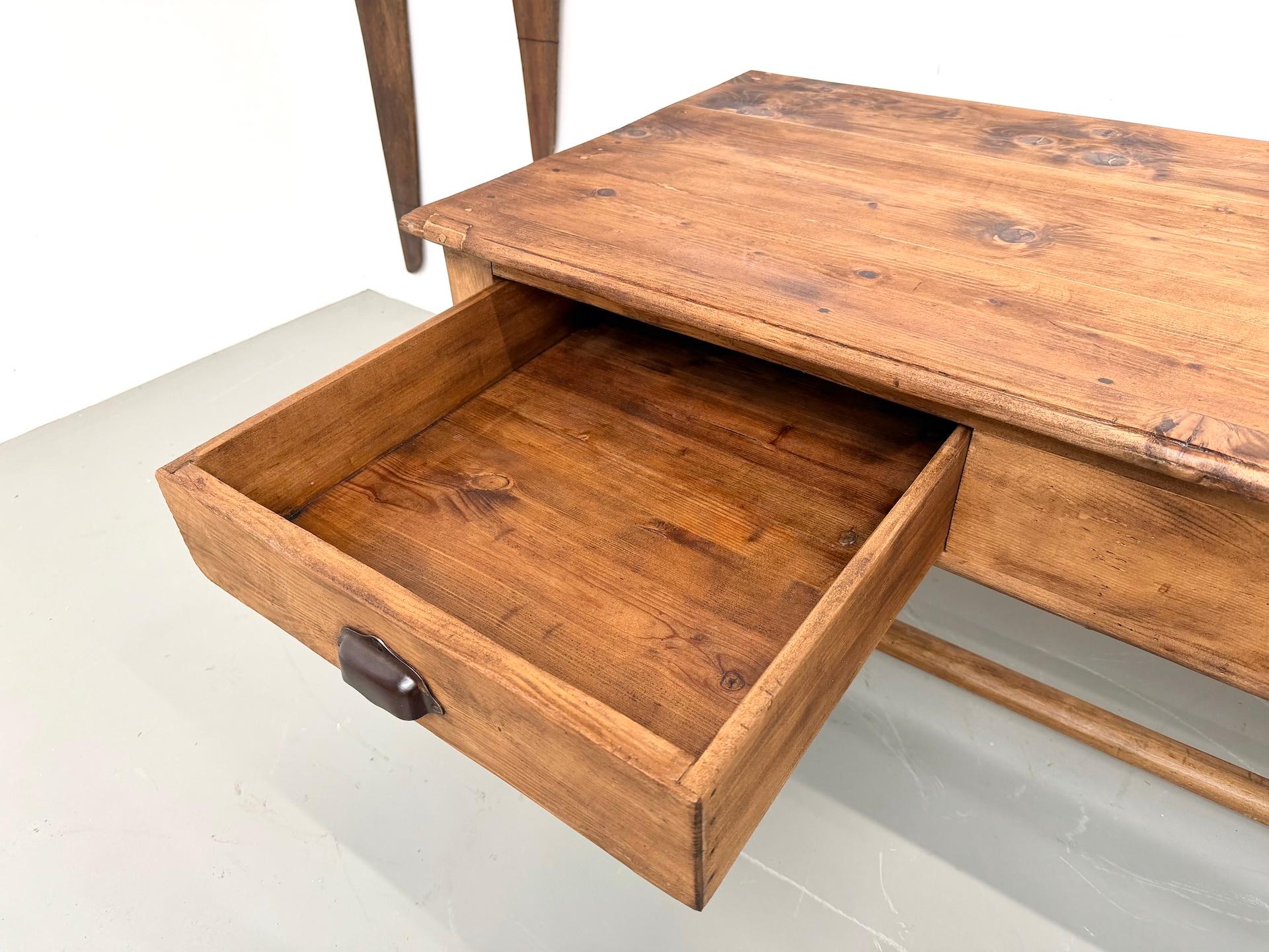 Mesa de granja de pino francés circa 1909 Pino en venta