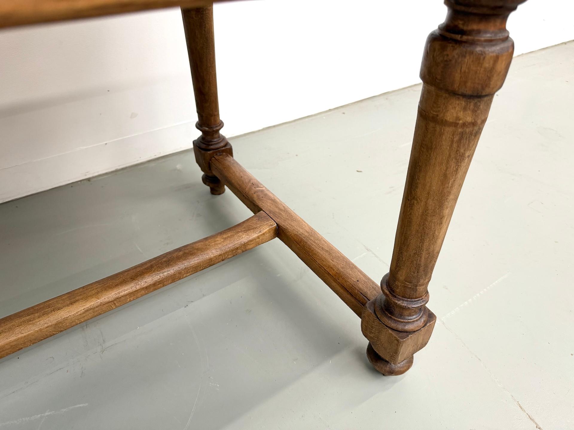 Mesa de granja de pino francés circa 1909 en venta 1