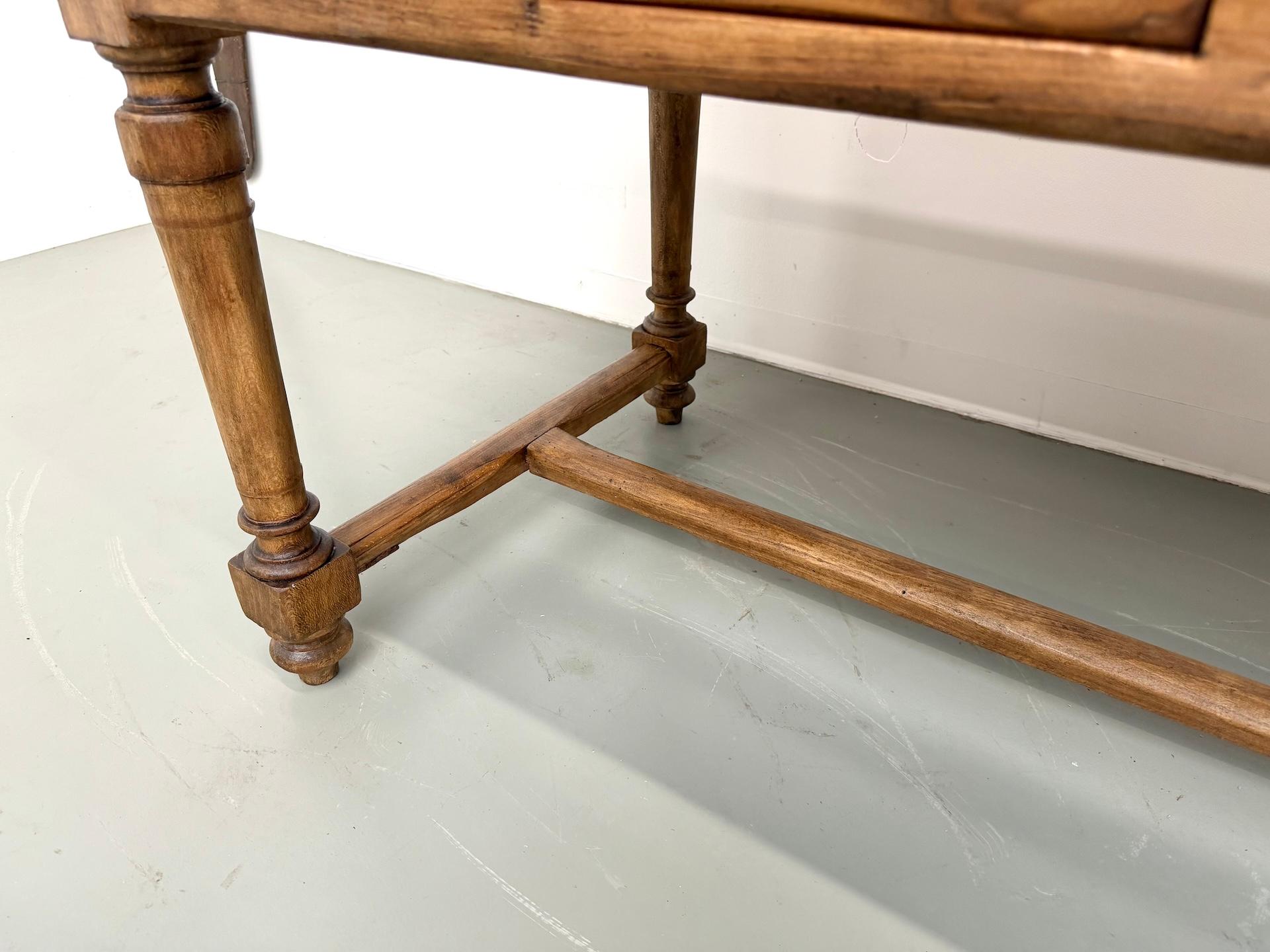 Mesa de granja de pino francés circa 1909 en venta 2
