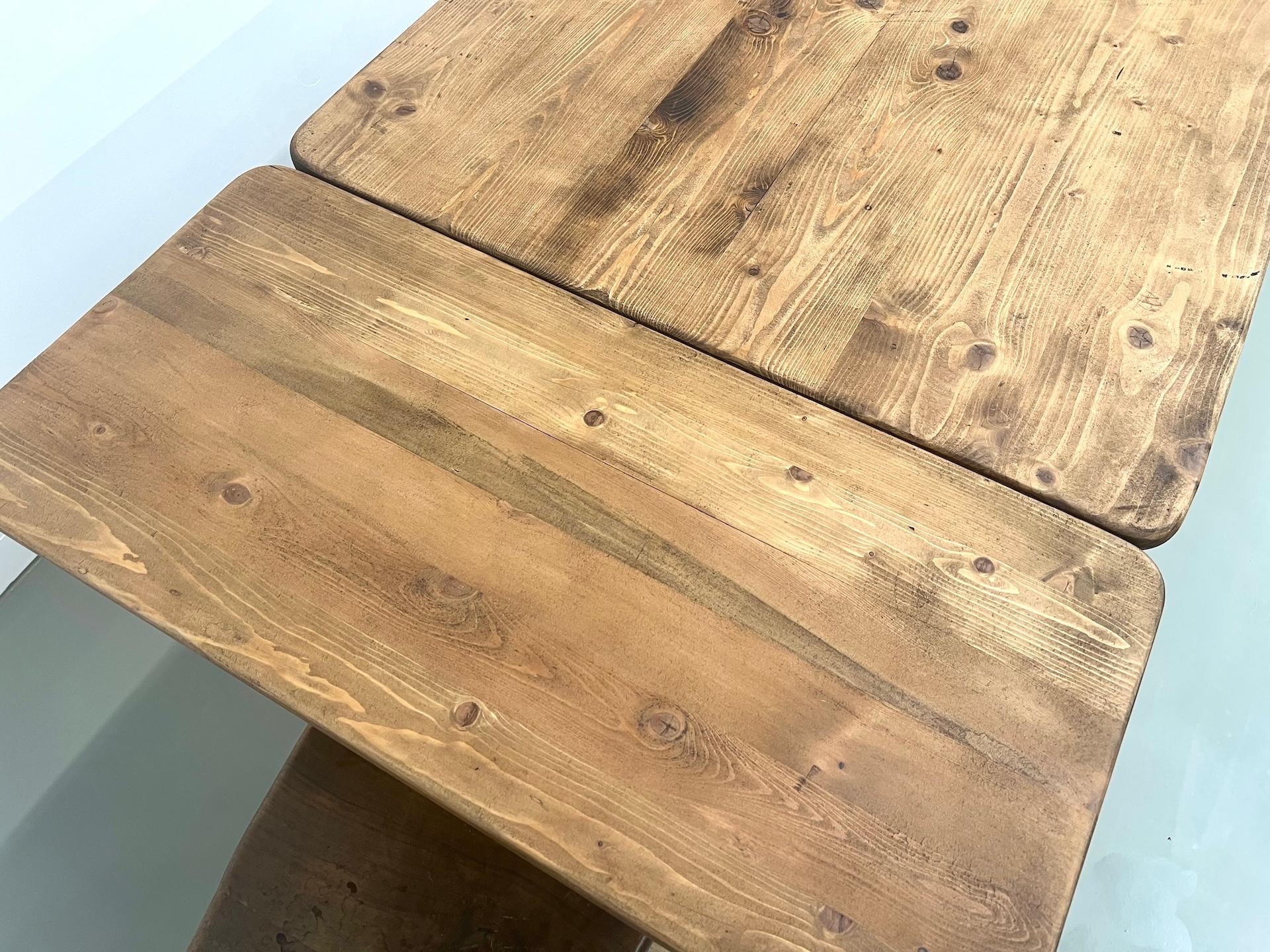 French pine farm table from the 70s with its extension For Sale 5