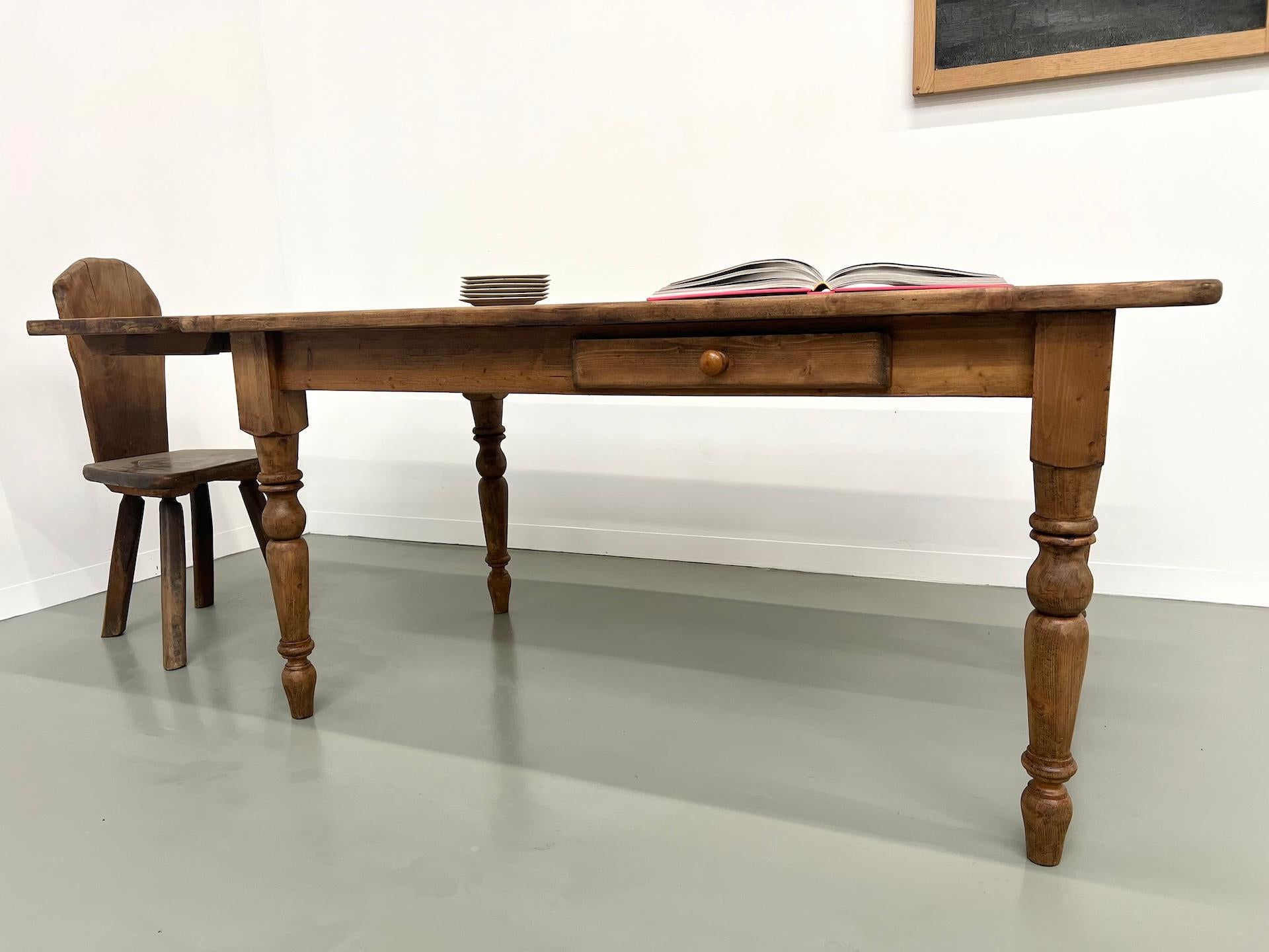 French pine farm table from the 70s with its extension For Sale 11