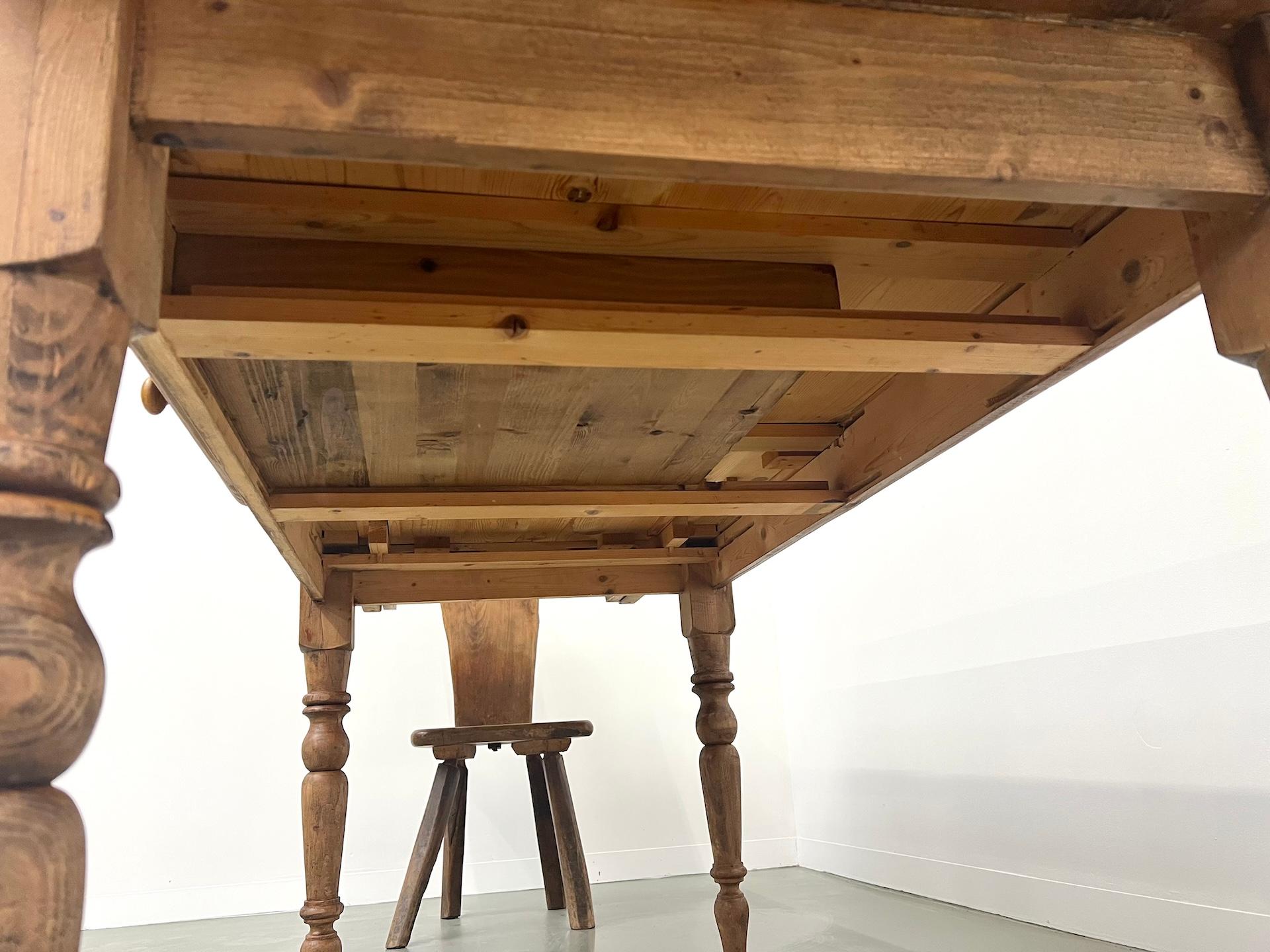 French pine farm table from the 70s with its extension For Sale 12