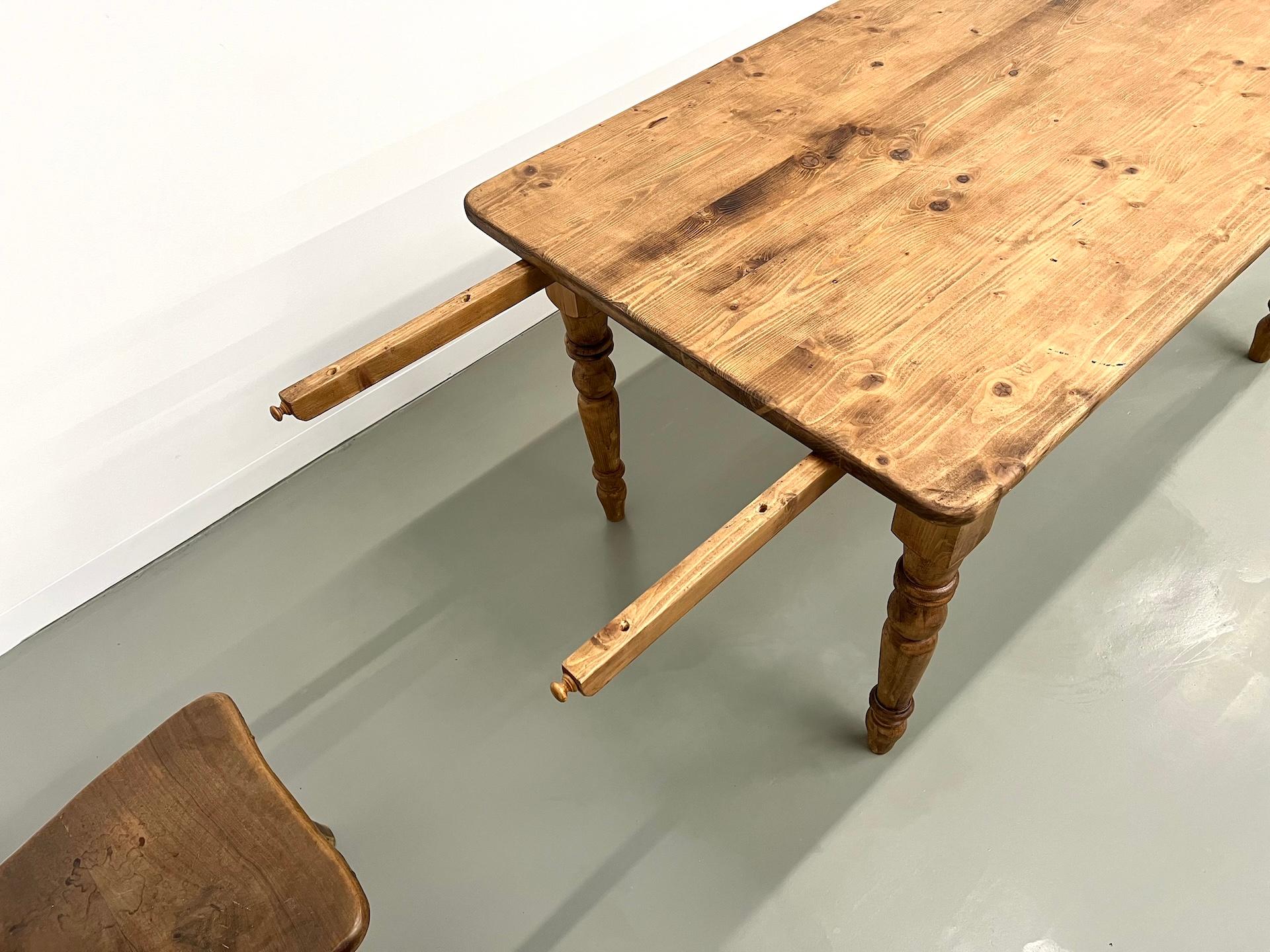 Late 20th Century French pine farm table from the 70s with its extension For Sale