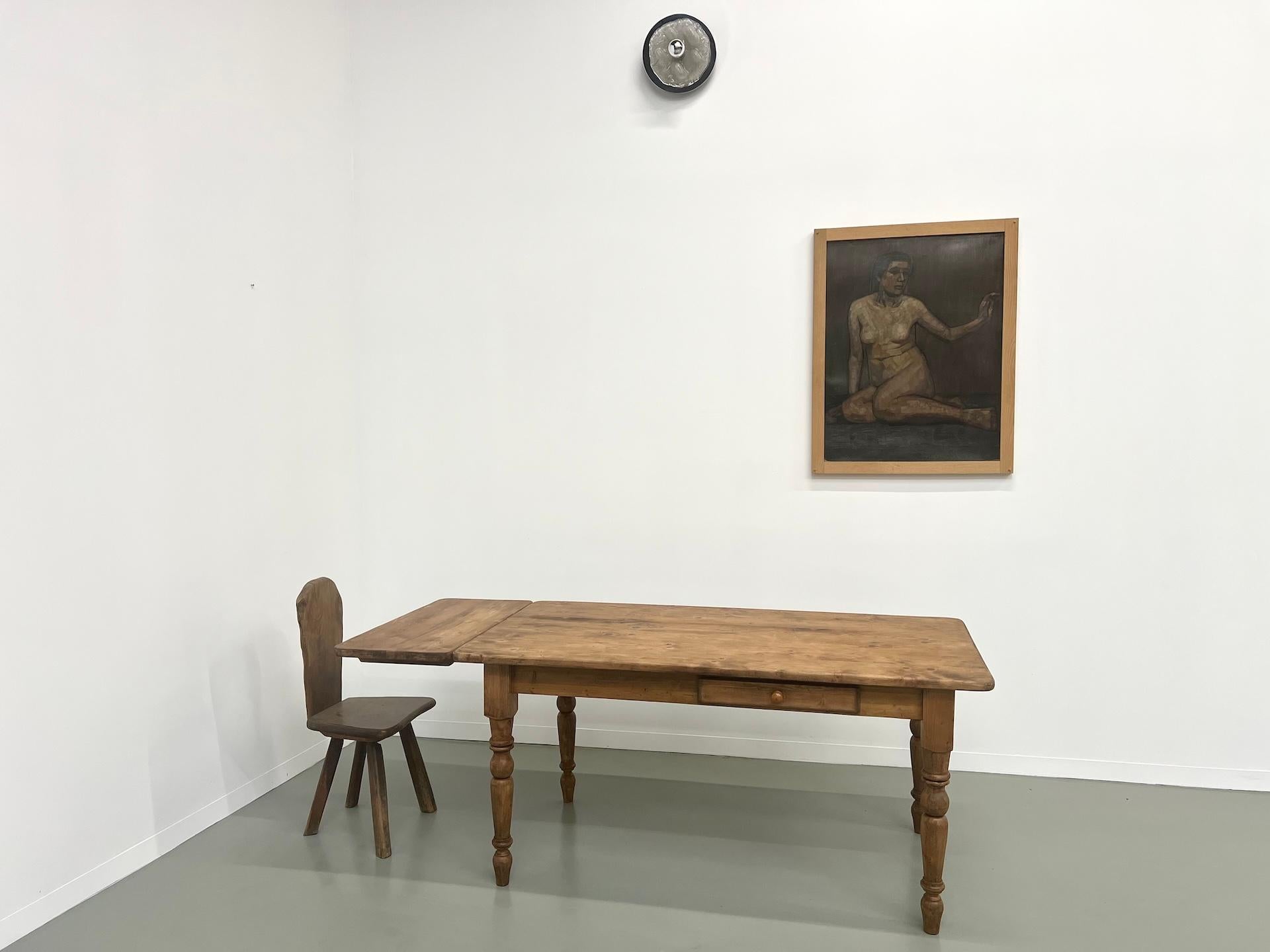 Pine French pine farm table from the 70s with its extension For Sale