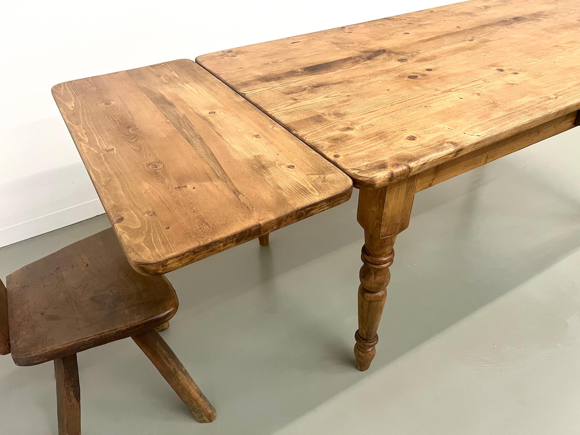 French pine farm table from the 70s with its extension For Sale 3