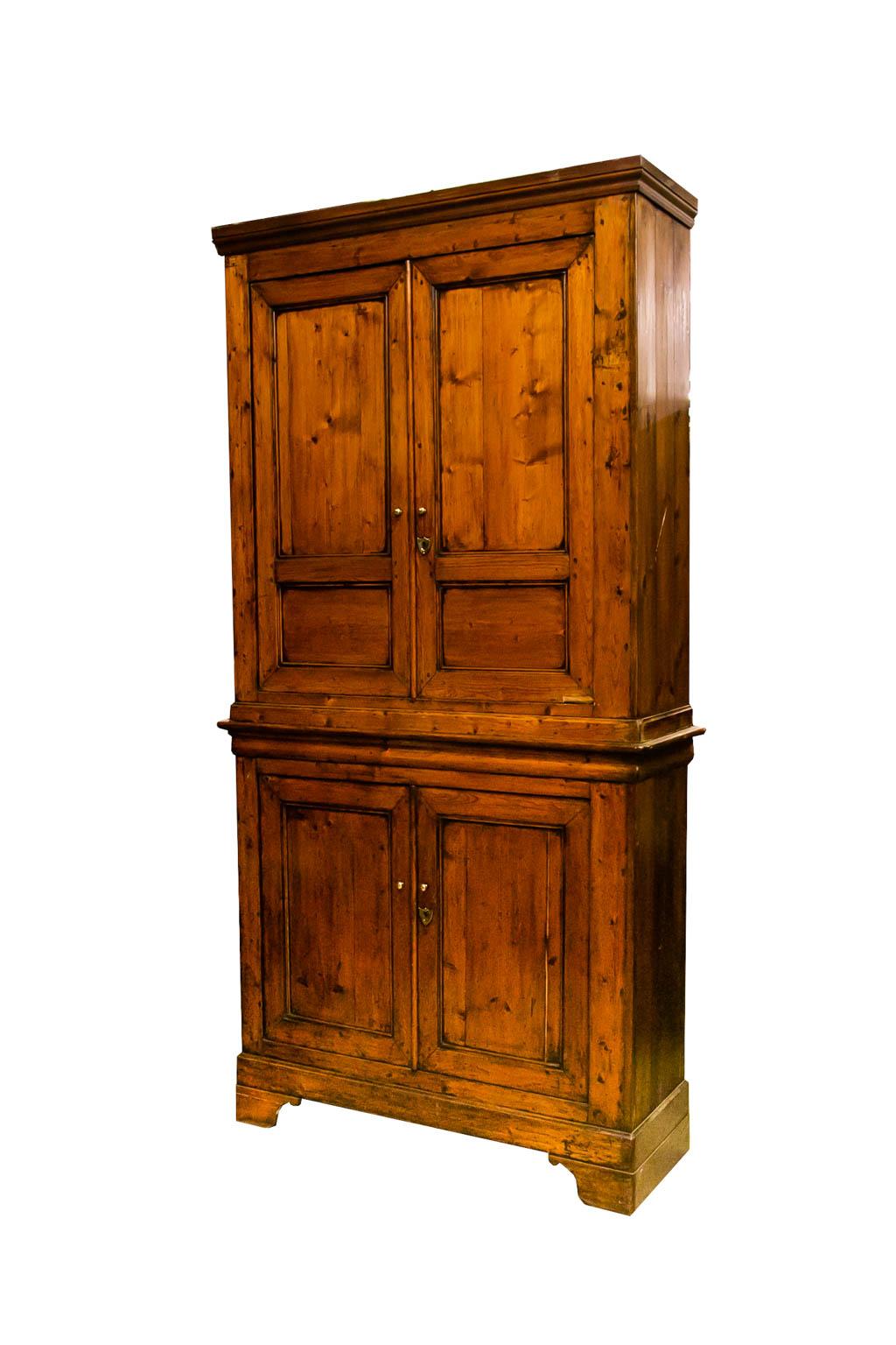 Viertüriger Schrank aus französischem Kiefernholz 2