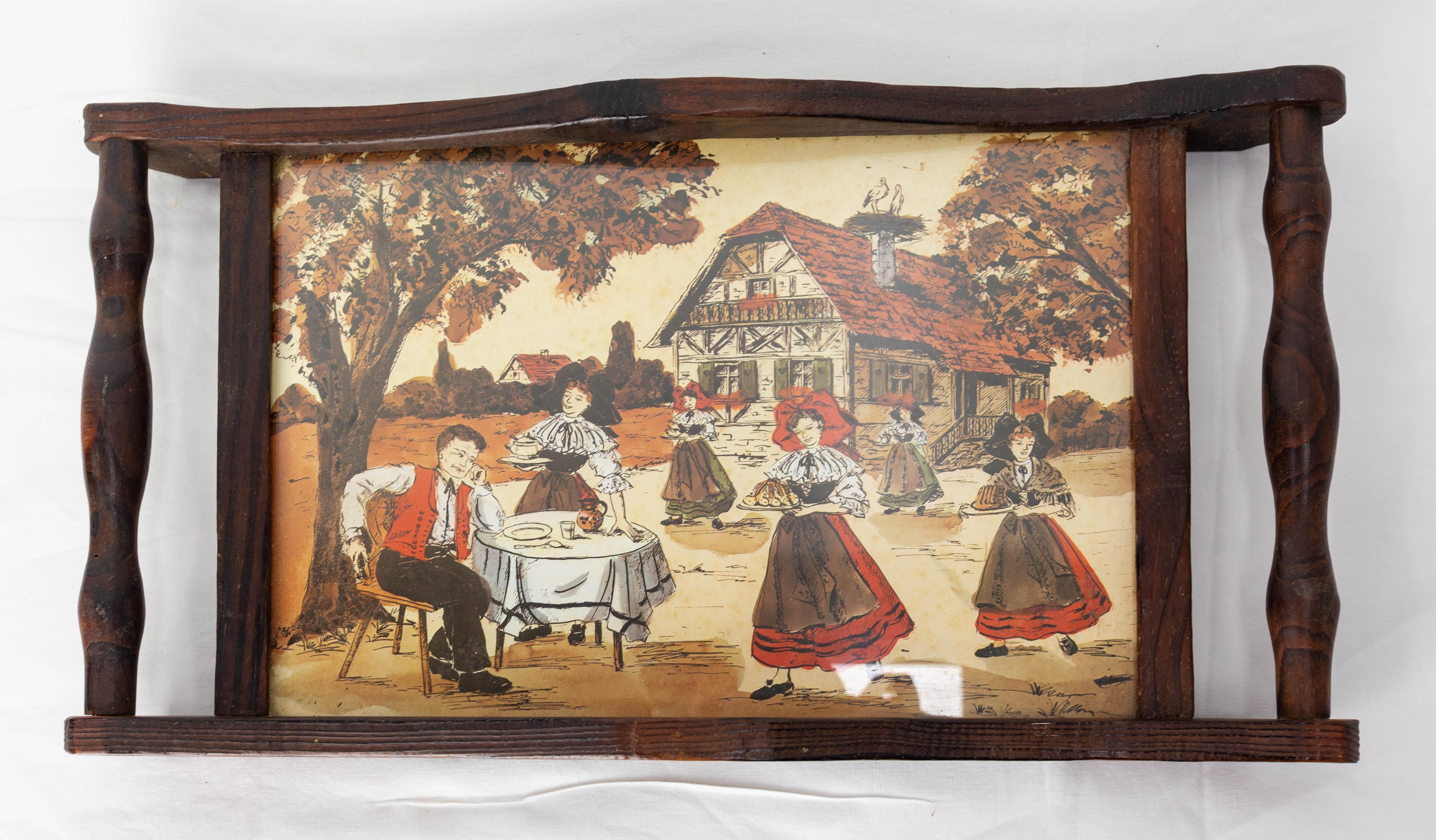 Tray with an ilustration with typical details of Alsace, the border region between France and Germany: women’s headdresses and storks on chimneys
Pine and glass
Good condition

Shipping:
5.5 / 50 / 26.5 cm 1.3 kg.