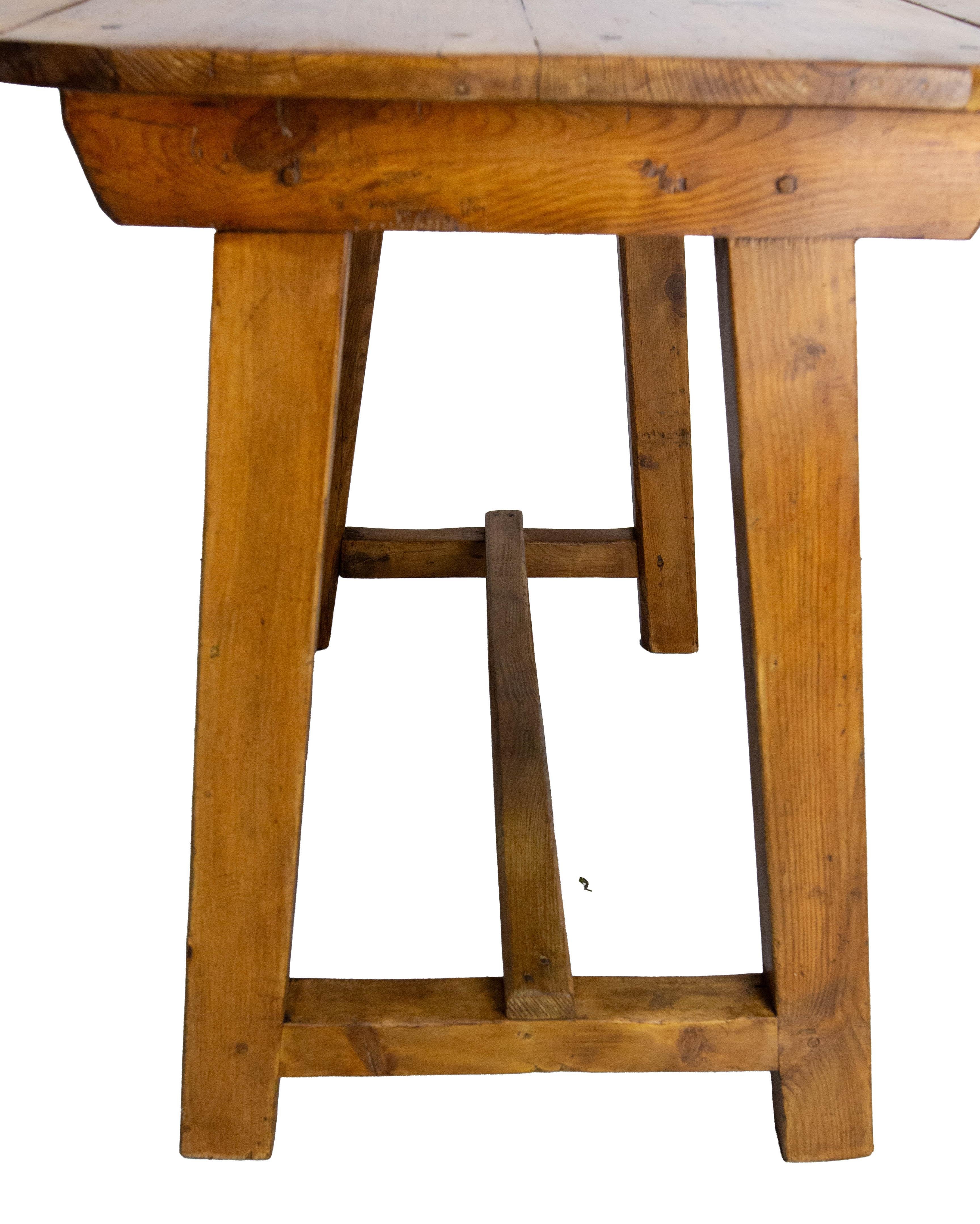 French Pine Little Foldable Side Table circa 1940 im Angebot 1