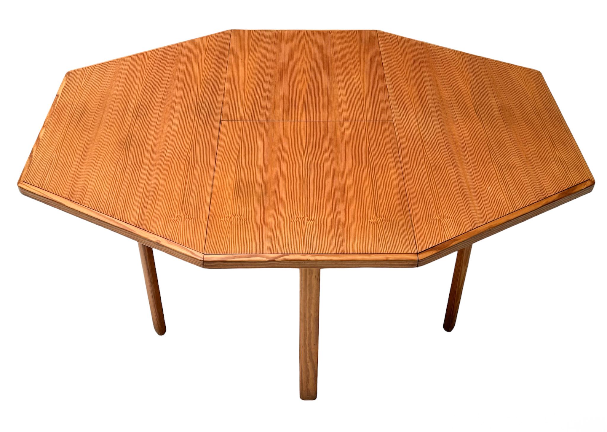 French Pine Mid-Century Modern Extendable Dining Room Table, 1970s For Sale 1
