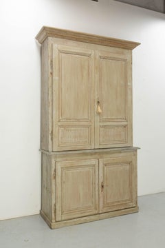 Armario francés de pino patinado Deux-Corps Buffet Estilo Luis XVI Mediados del Siglo XIX