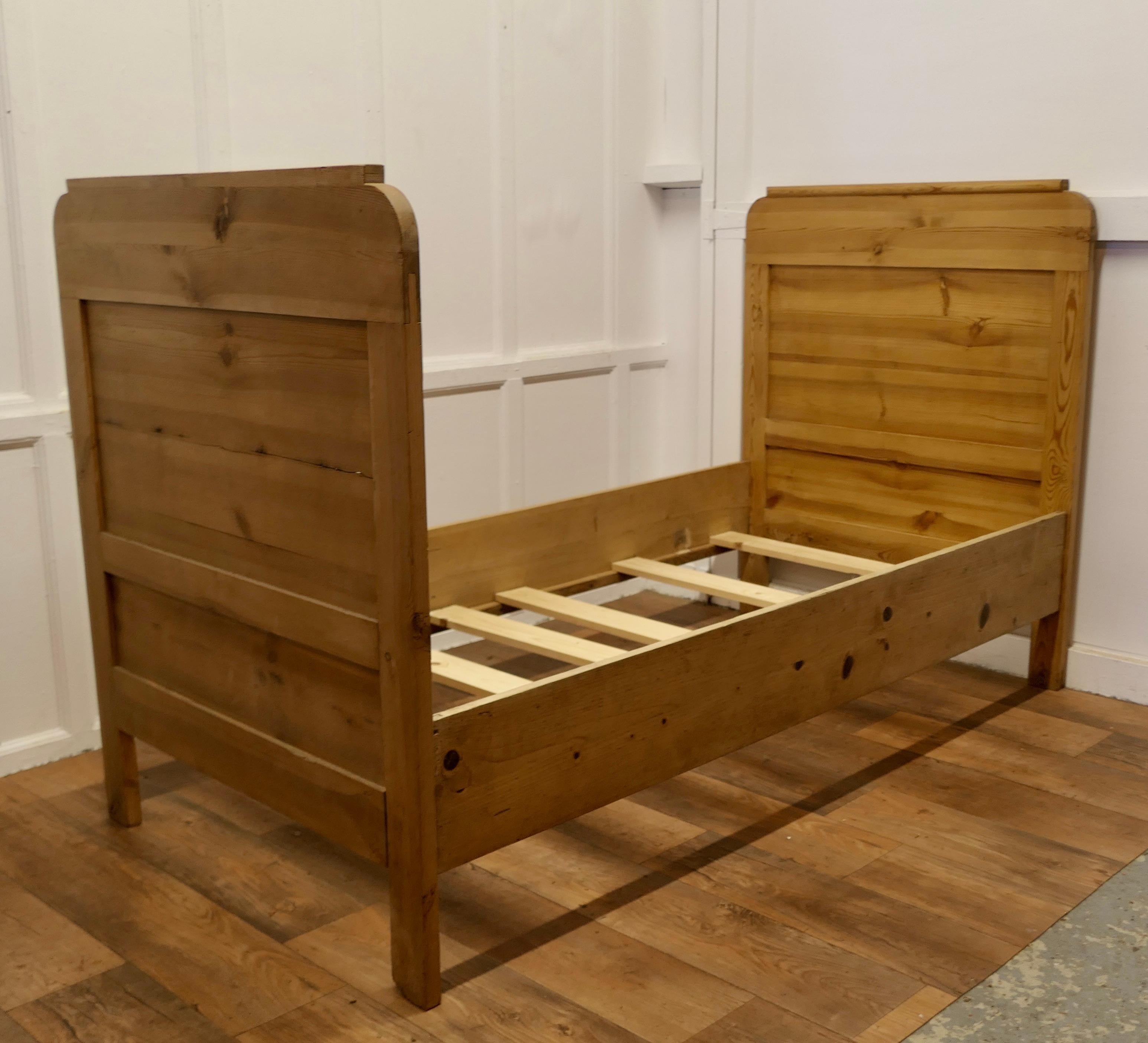 French Pine Single Sleigh Bed Lit Bateau

A 19th Century French Rustic Pine single sleigh bed
This is a good solid piece of Pine Furniture, it is made from good quality pine and has high head and Foot boards

The bed is in good sound condition, it