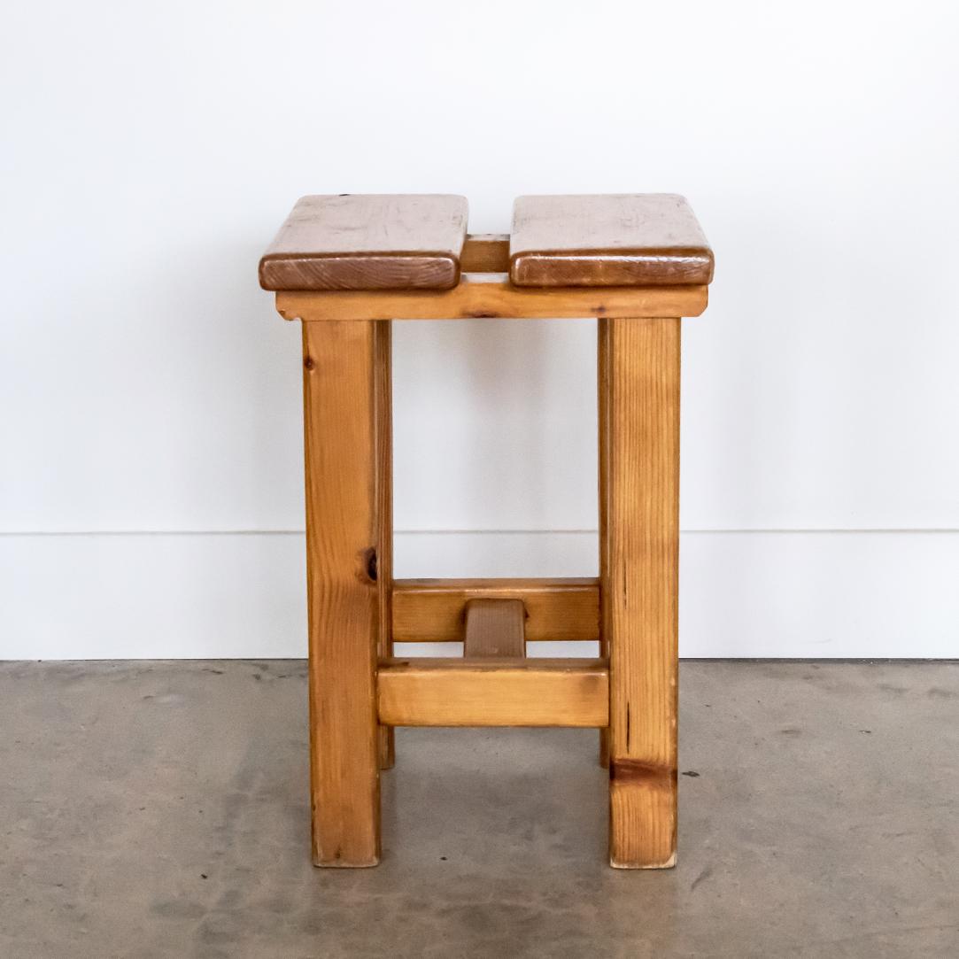 French Pine Stool in the Style of Charlotte Perriand In Good Condition In Los Angeles, CA
