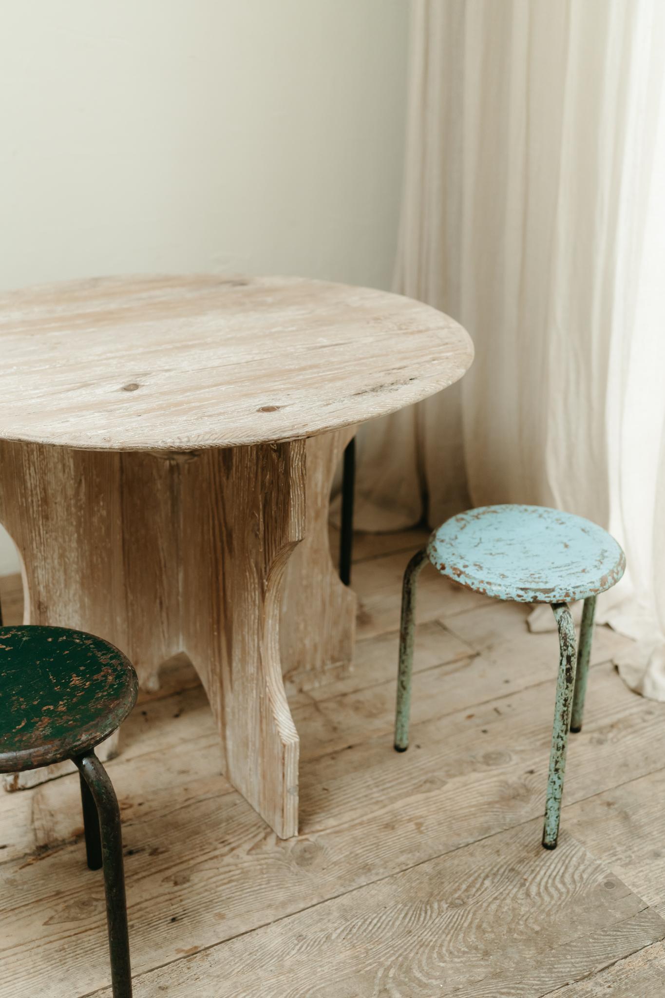 Mesa auxiliar francesa de madera de pino ... en venta 5