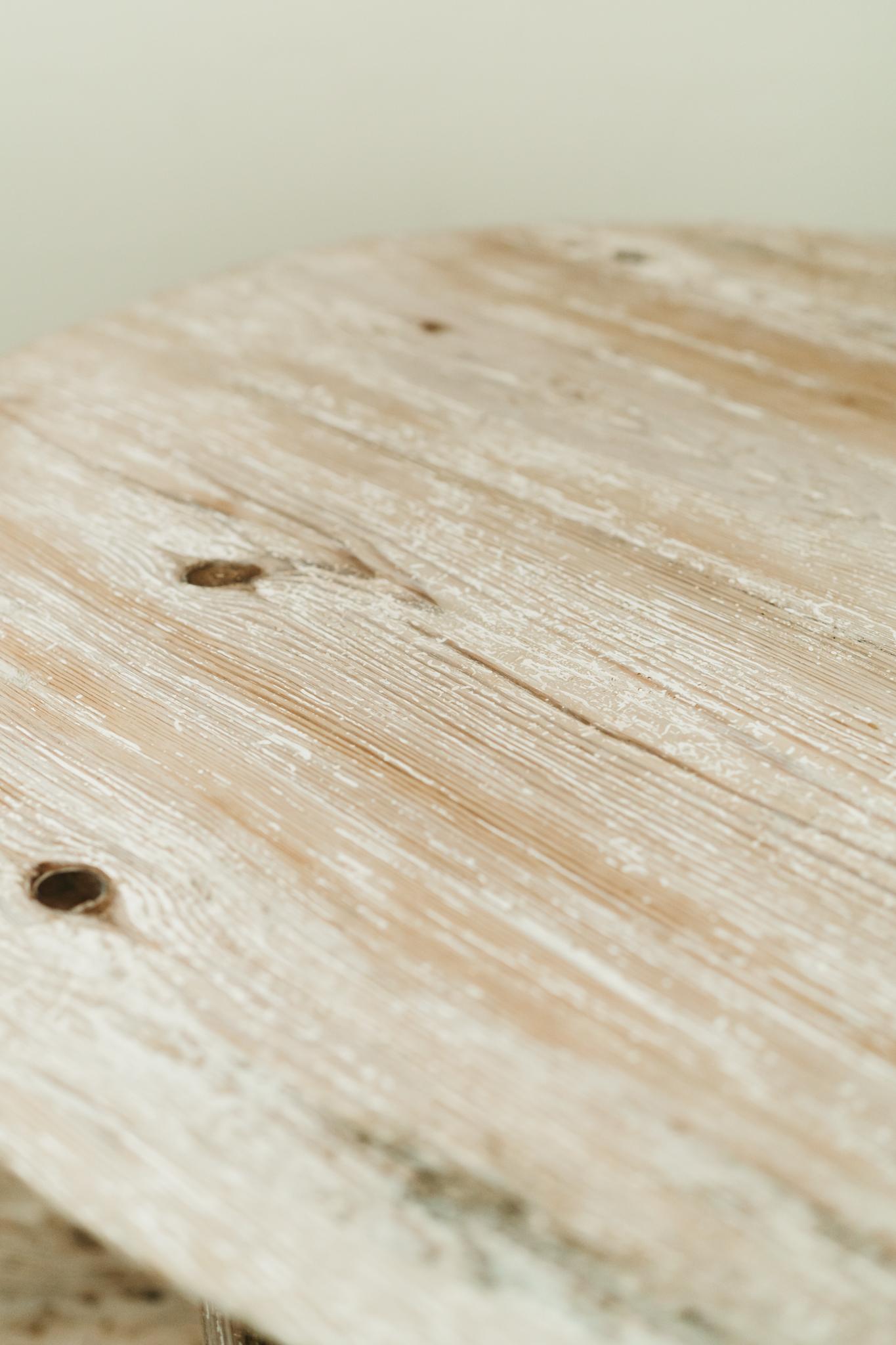 Mesa auxiliar francesa de madera de pino ... Francés en venta