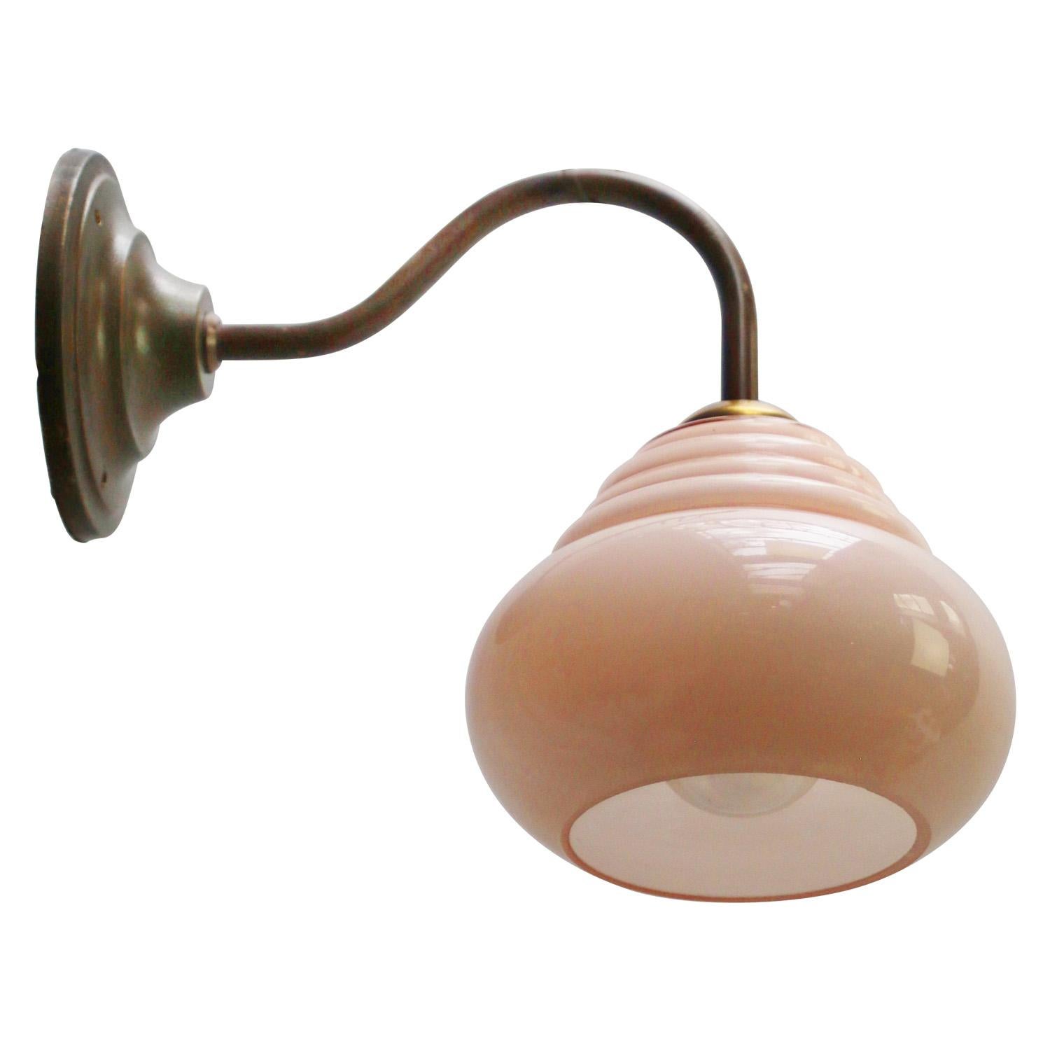 French Pink Clichy Glass Brass Sconces Wall Lamps In Good Condition In Amsterdam, NL