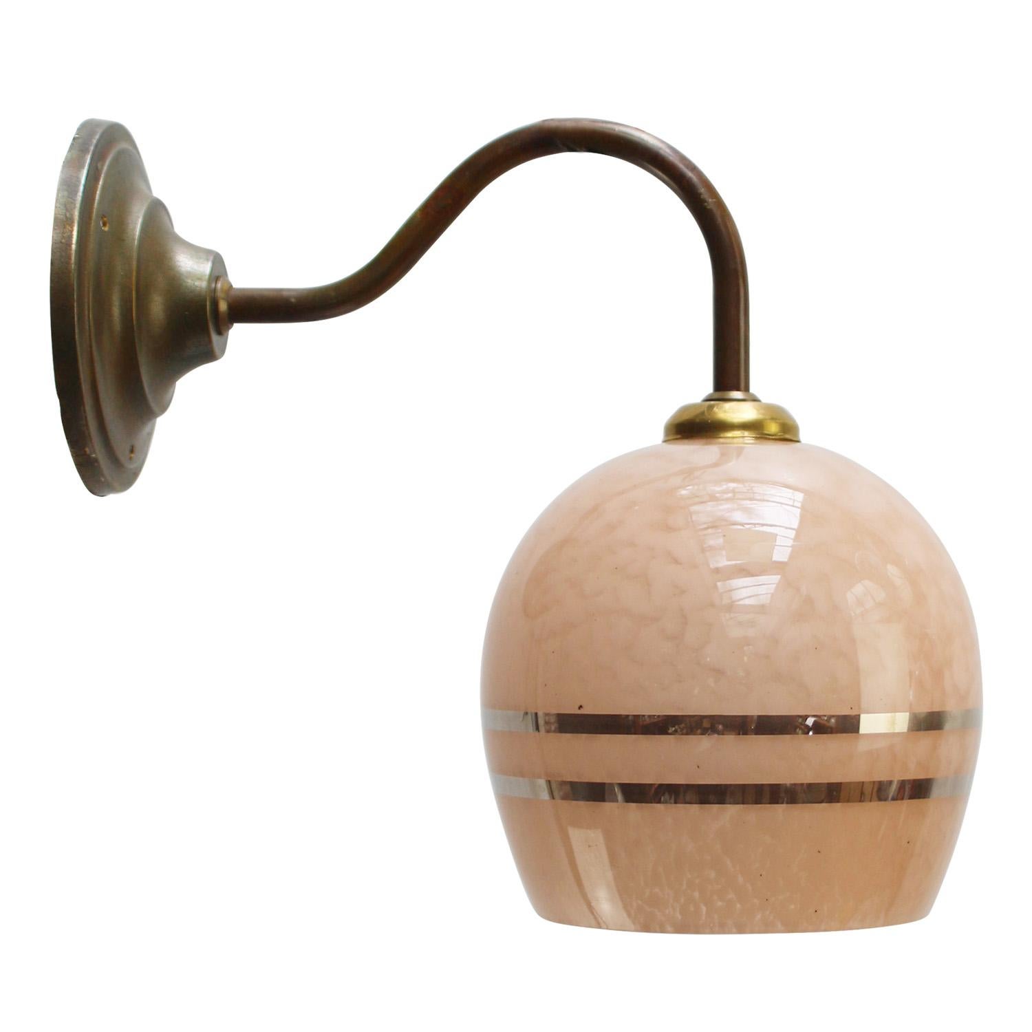 Francese Lampade da parete in ottone a strisce d'argento in vetro rosa francese Clichy in vendita