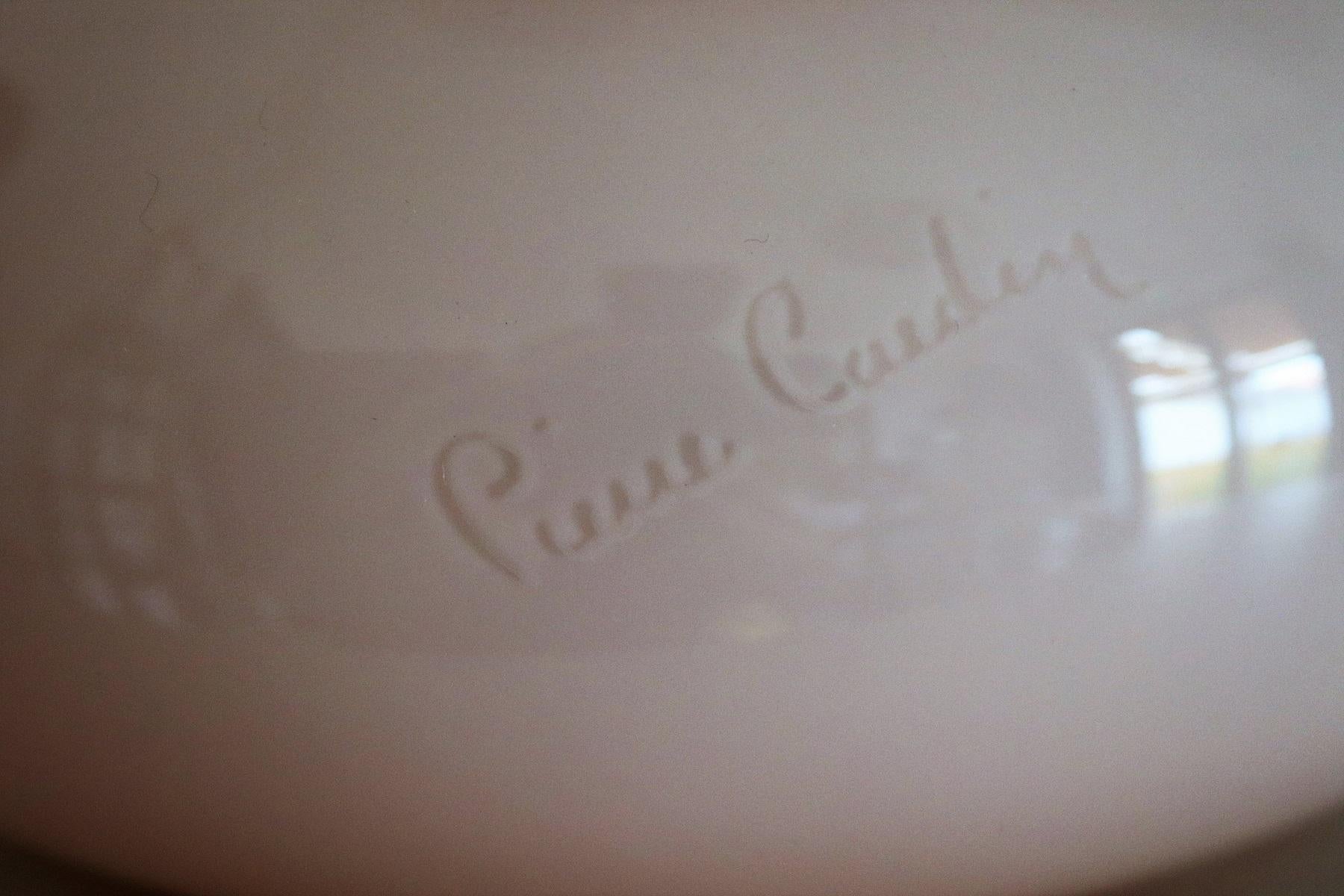 Français Vase français en verre à fleurs roses signé de Pierre Cardin, années 1980 en vente
