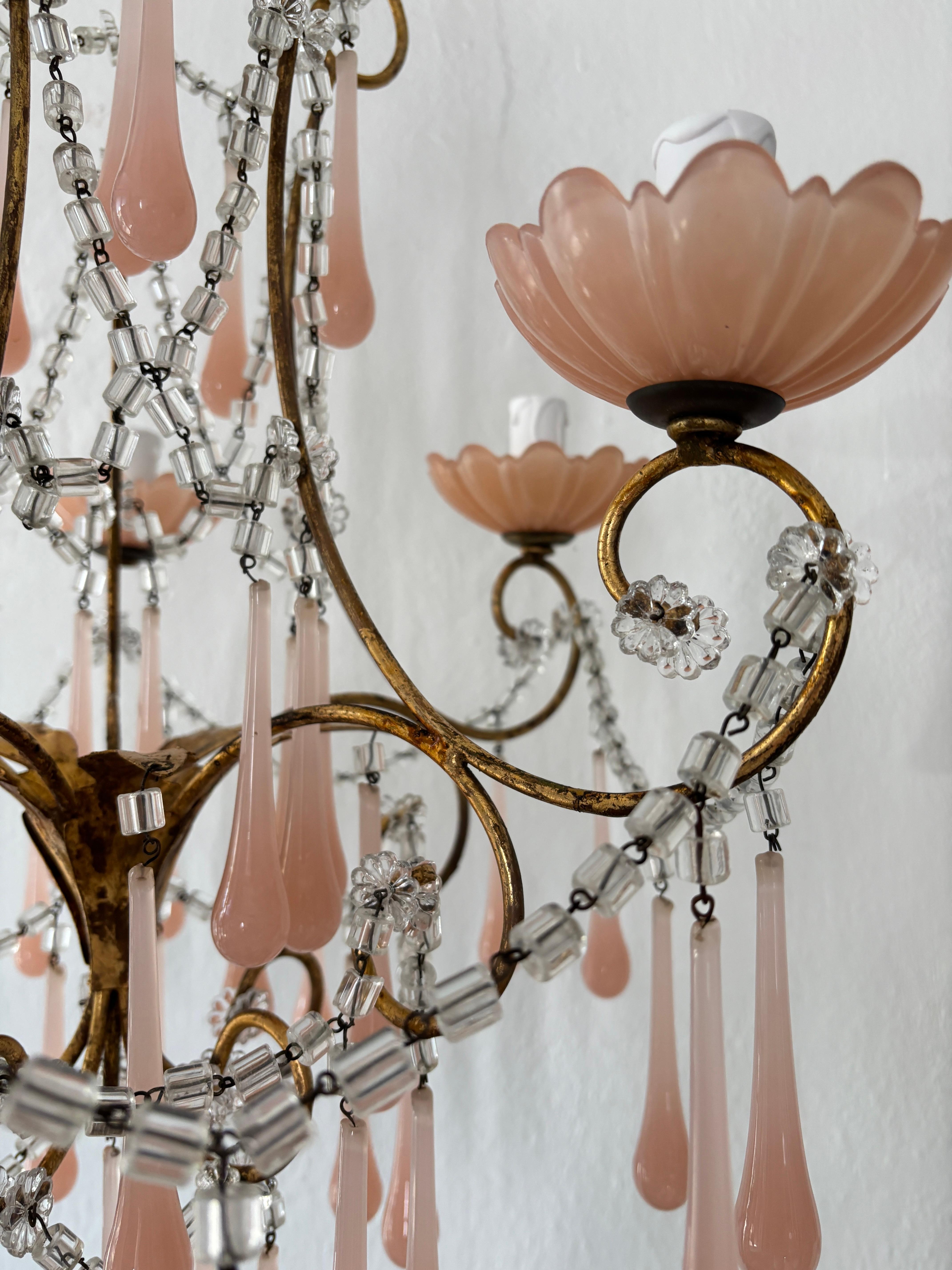 Lampadario a bracci di cristallo French Opaline Bobeches & Murano Drops Elegant in vendita 6