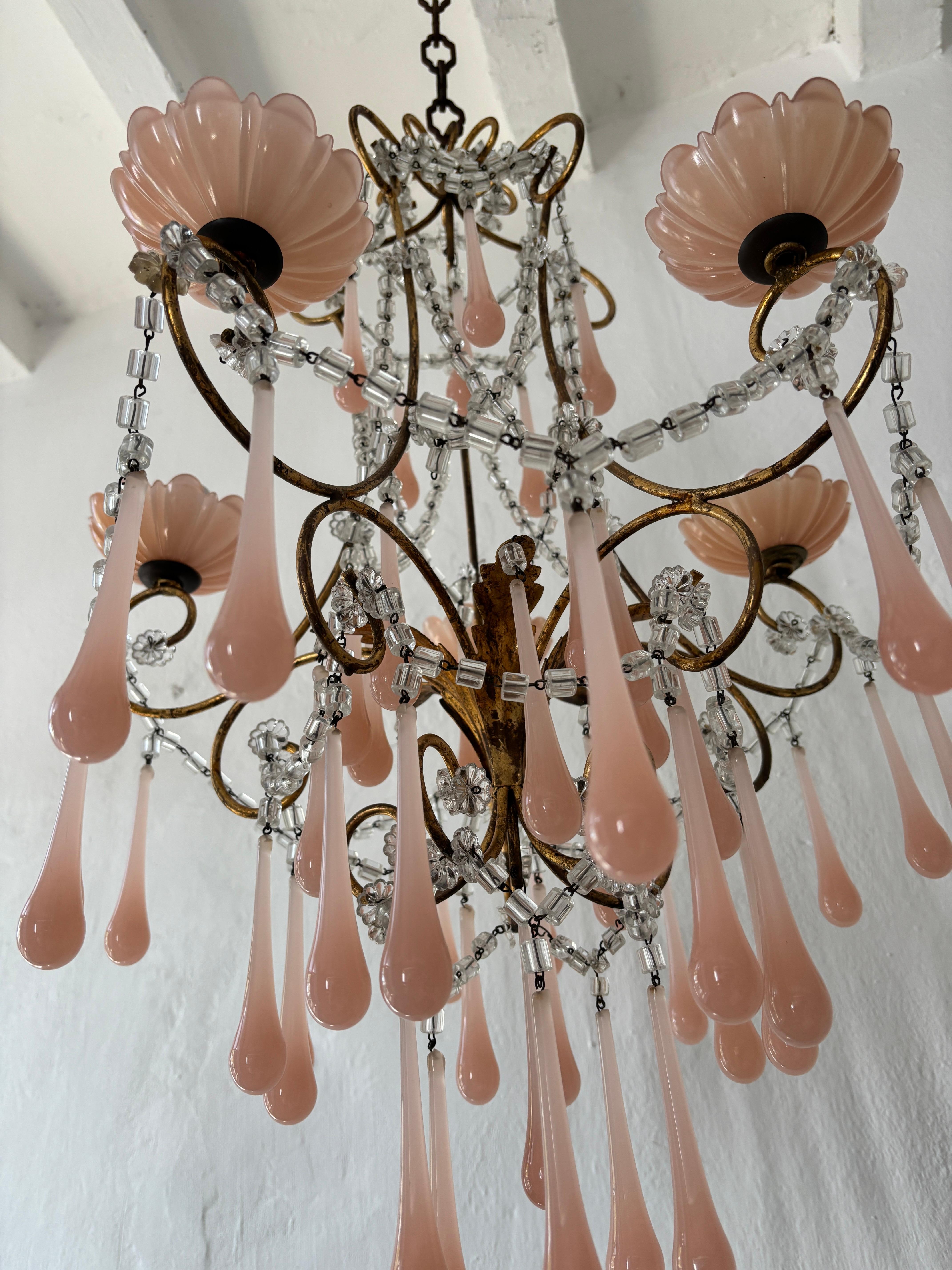 Lampadario a bracci di cristallo French Opaline Bobeches & Murano Drops Elegant in vendita 8
