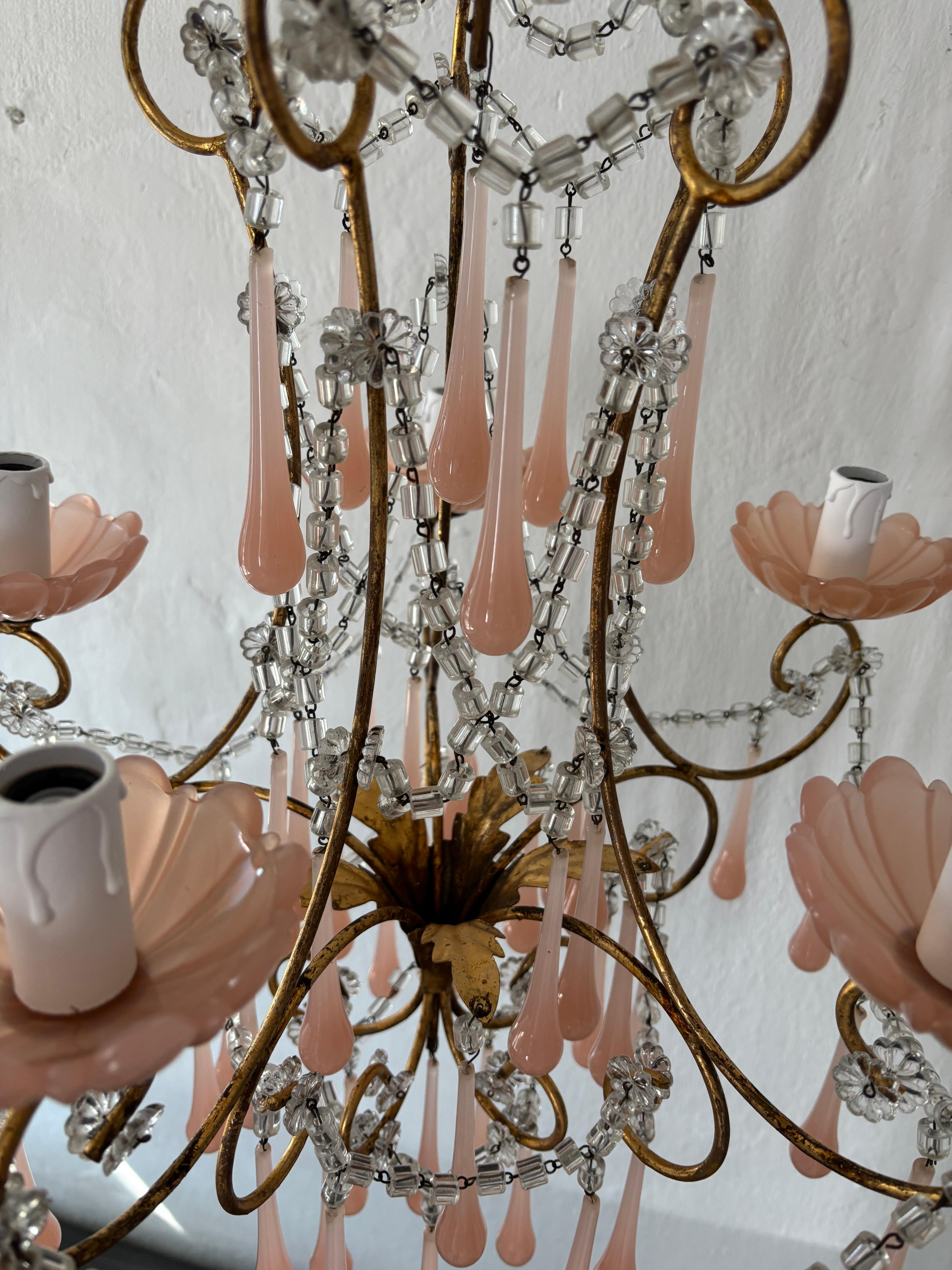 Lampadario a bracci di cristallo French Opaline Bobeches & Murano Drops Elegant In condizioni buone in vendita a Firenze, Toscana