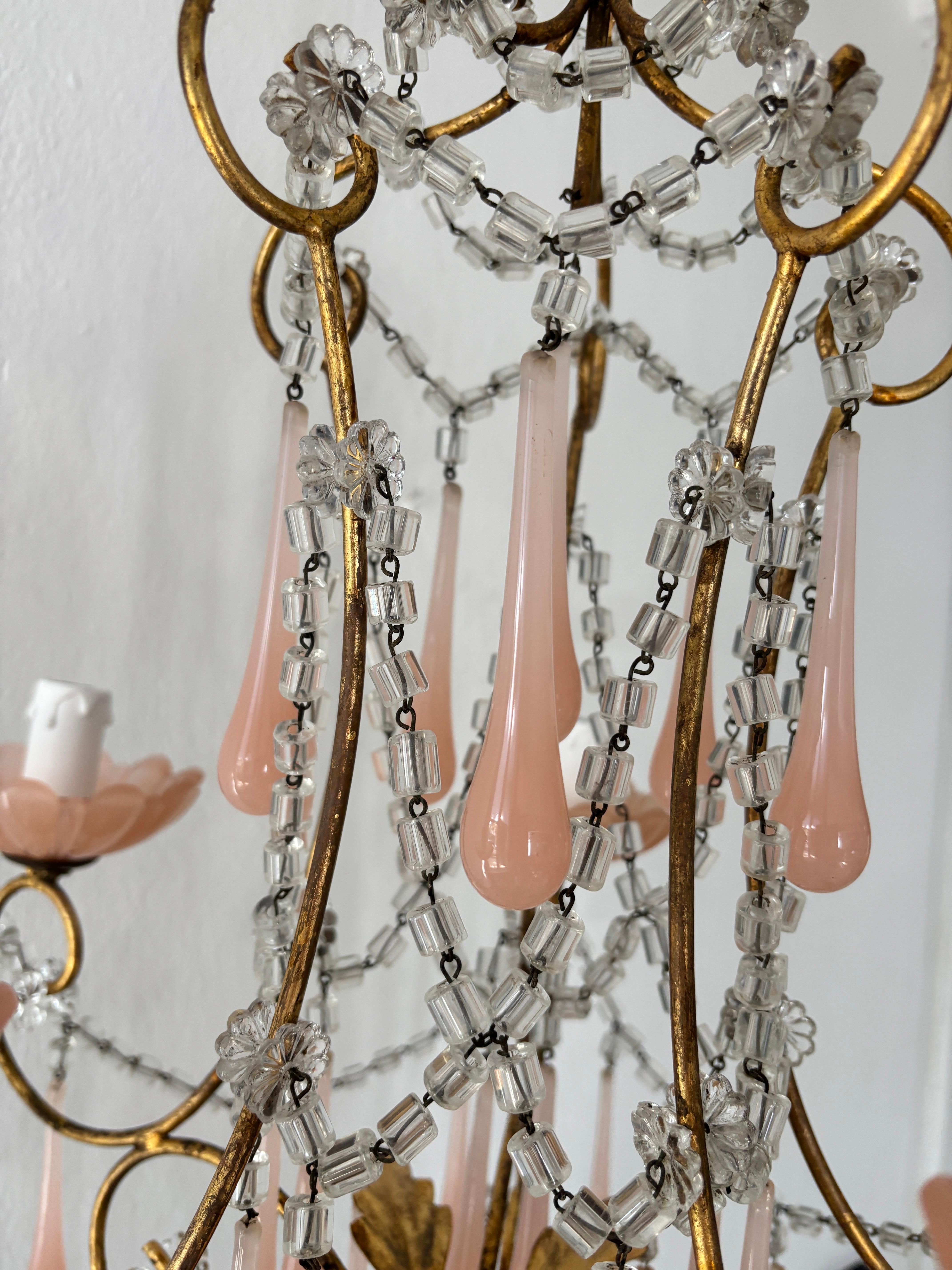 Lampadario a bracci di cristallo French Opaline Bobeches & Murano Drops Elegant in vendita 2