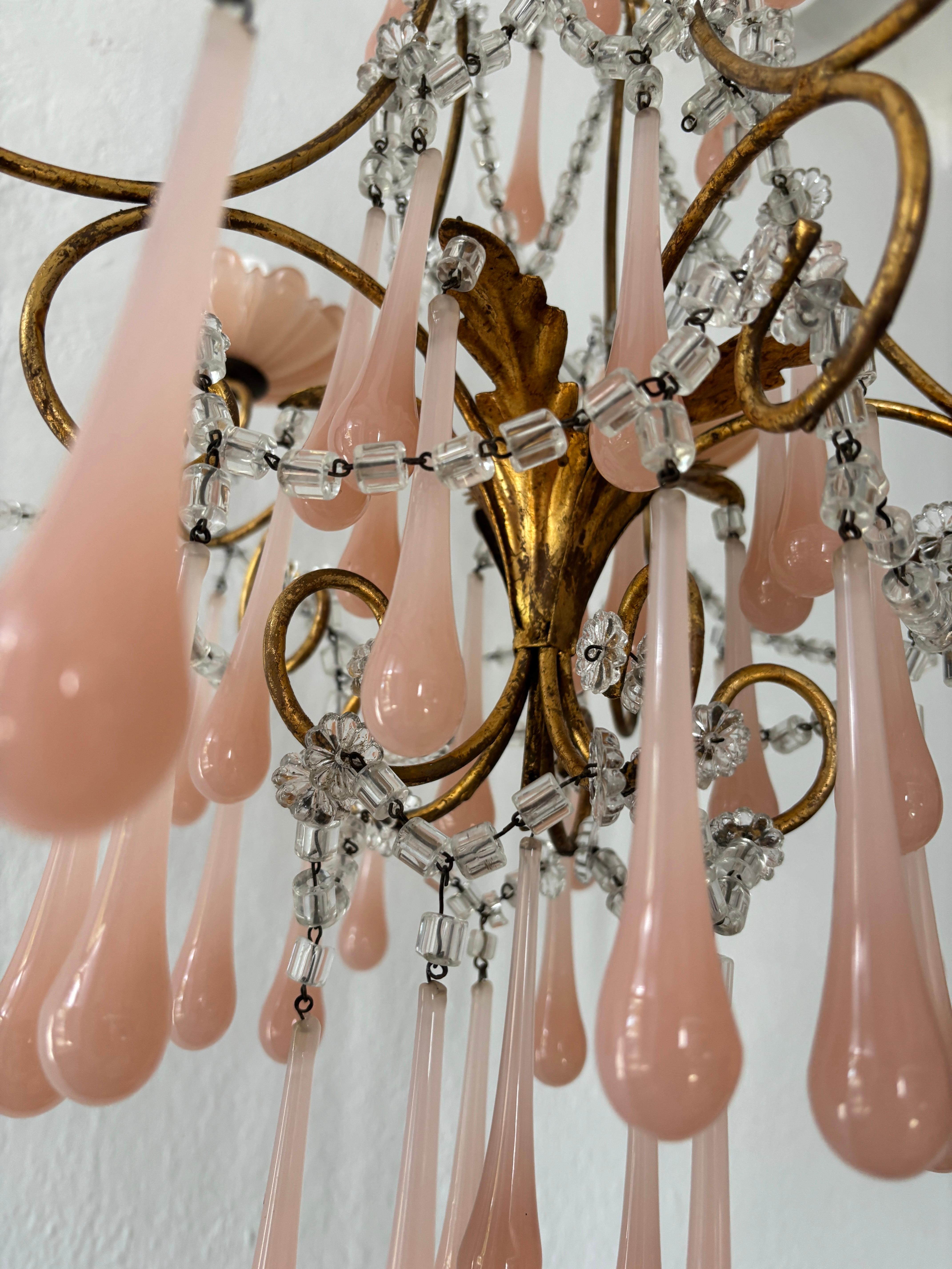 Lampadario a bracci di cristallo French Opaline Bobeches & Murano Drops Elegant in vendita 3