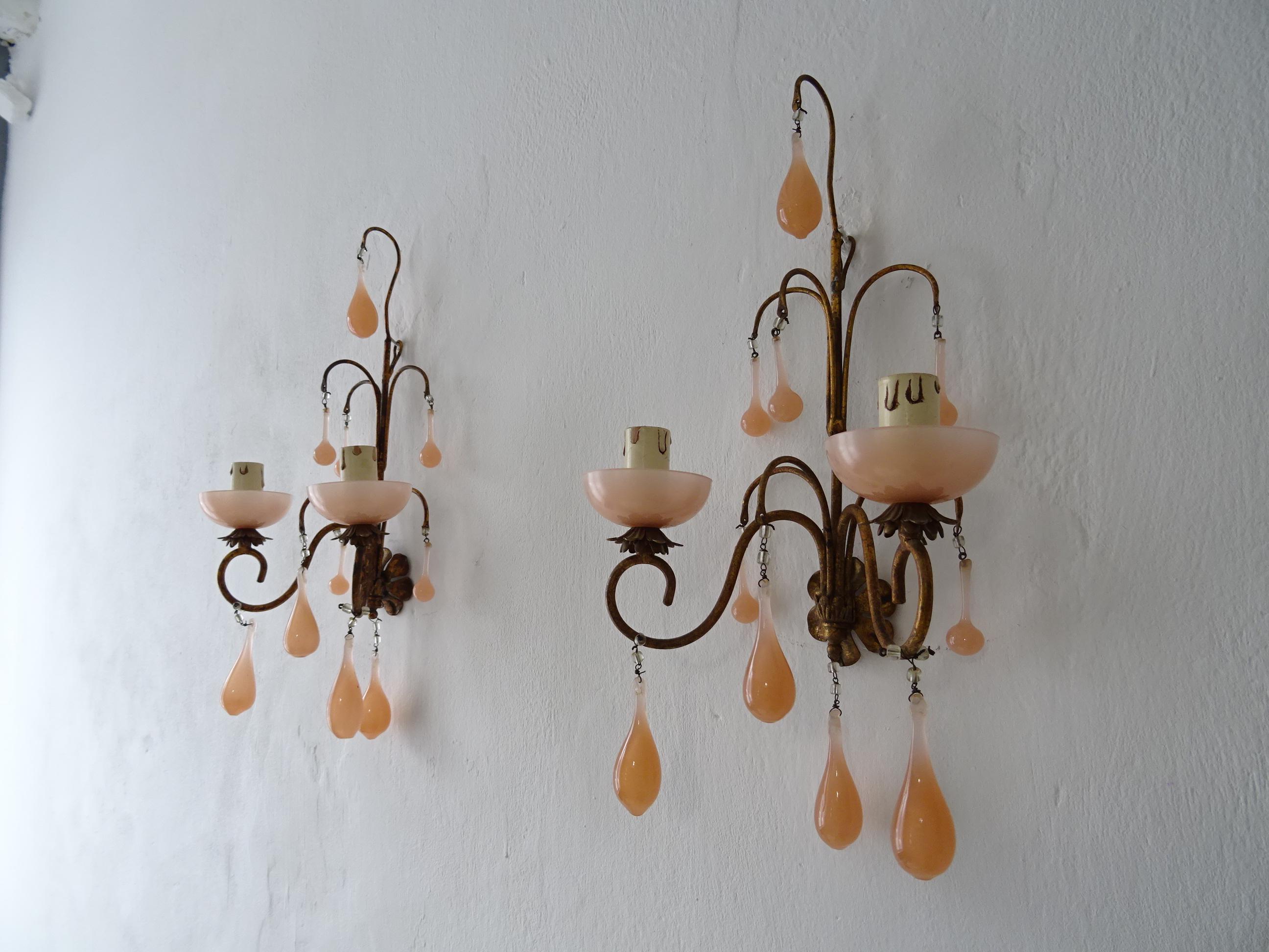 French Pink Opaline Drops & Bobéches Sconces, circa 1920 In Good Condition For Sale In Modena (MO), Modena (Mo)