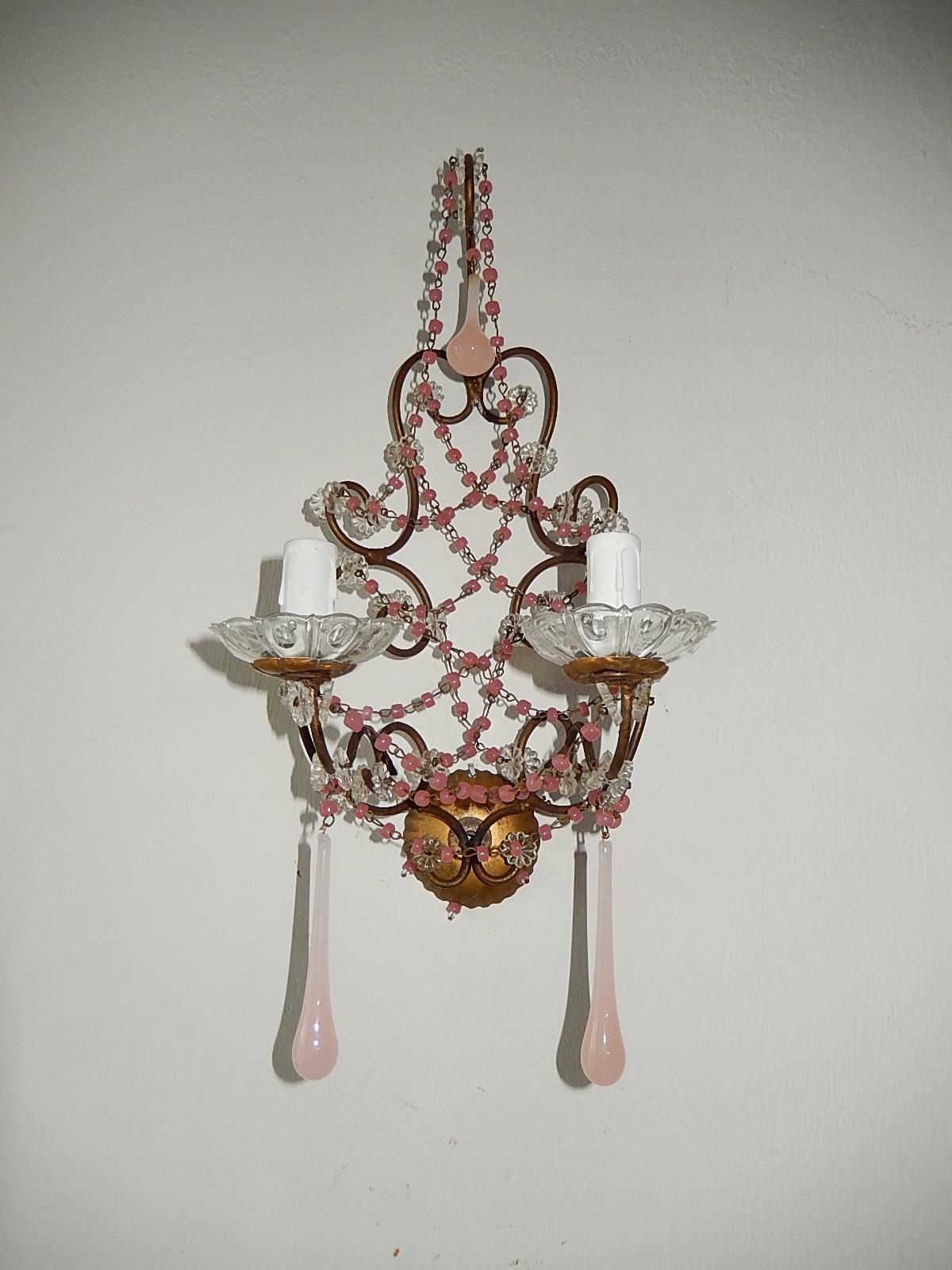 Boucles d'appliques françaises en opaline rose avec perles et cristal Bon état - En vente à Firenze, Toscana
