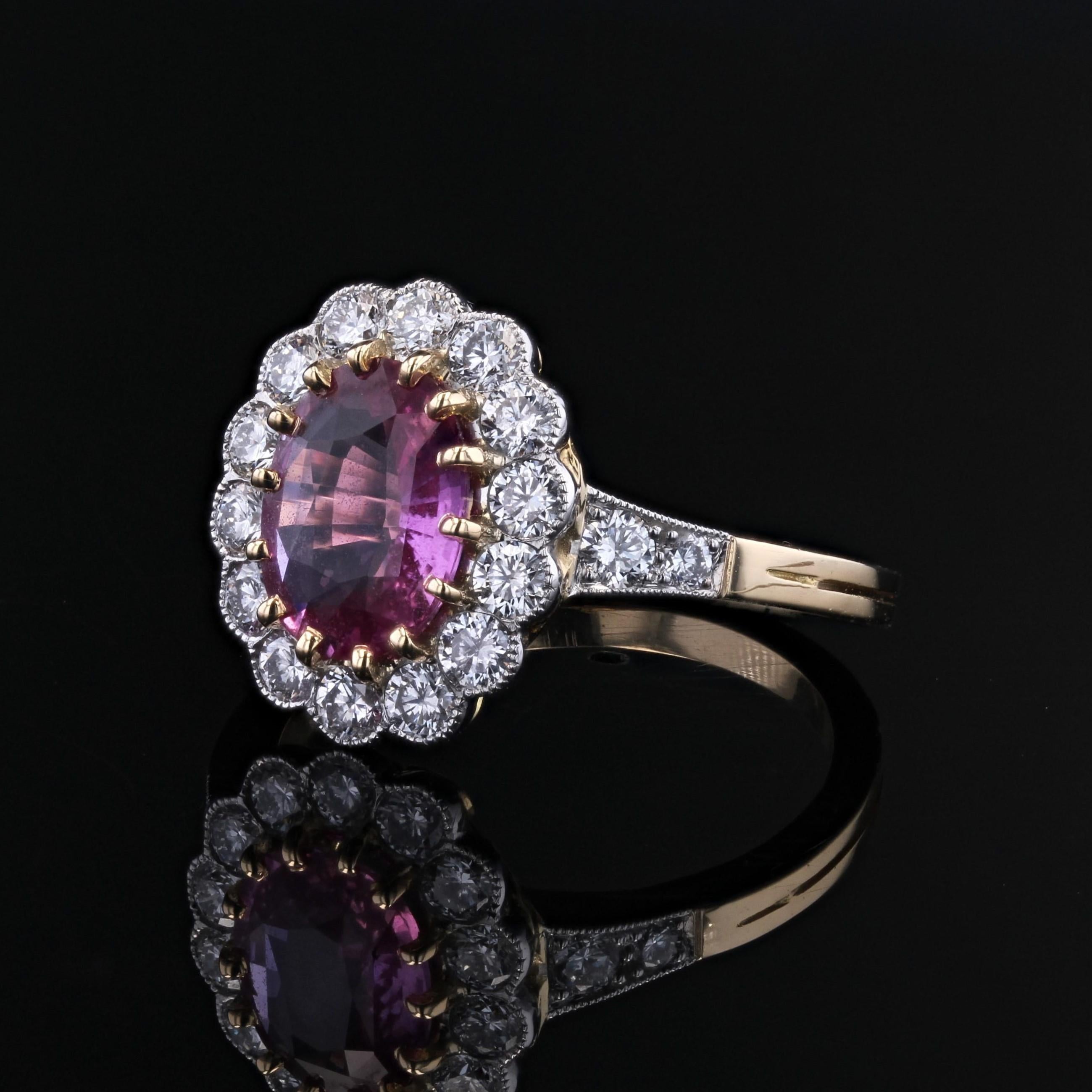Bague marguerite française en or jaune 18 carats, saphir rose et diamants en vente 1