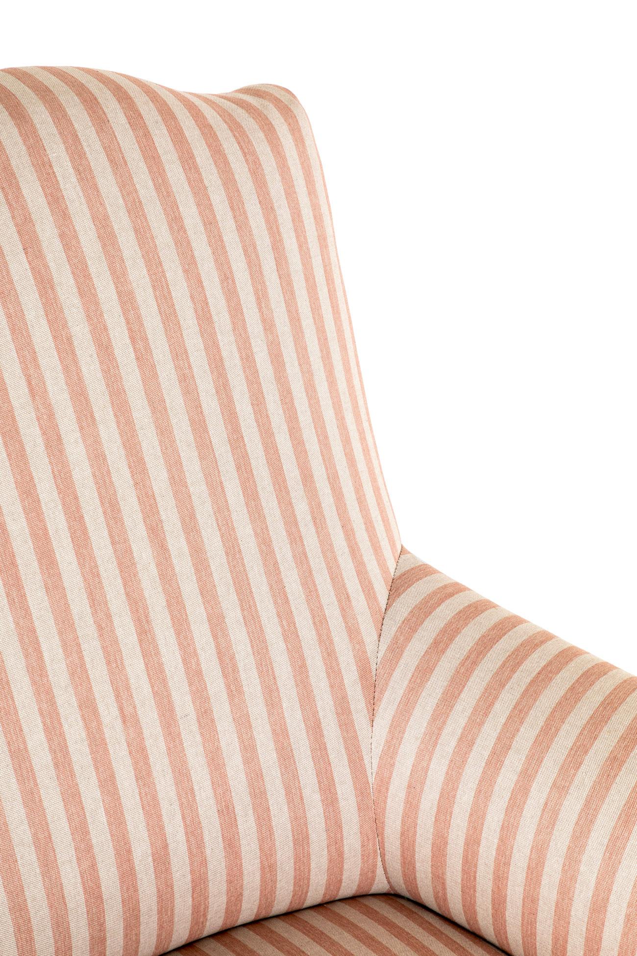 Sillón francés de lino rosa a rayas en venta 2