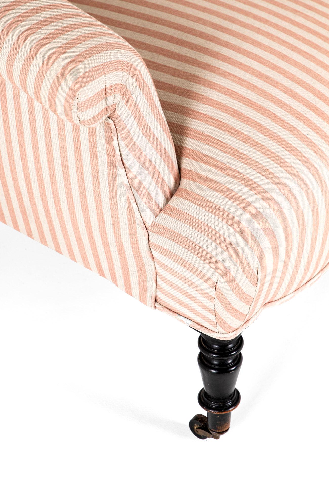 Sillón francés de lino rosa a rayas en venta 3