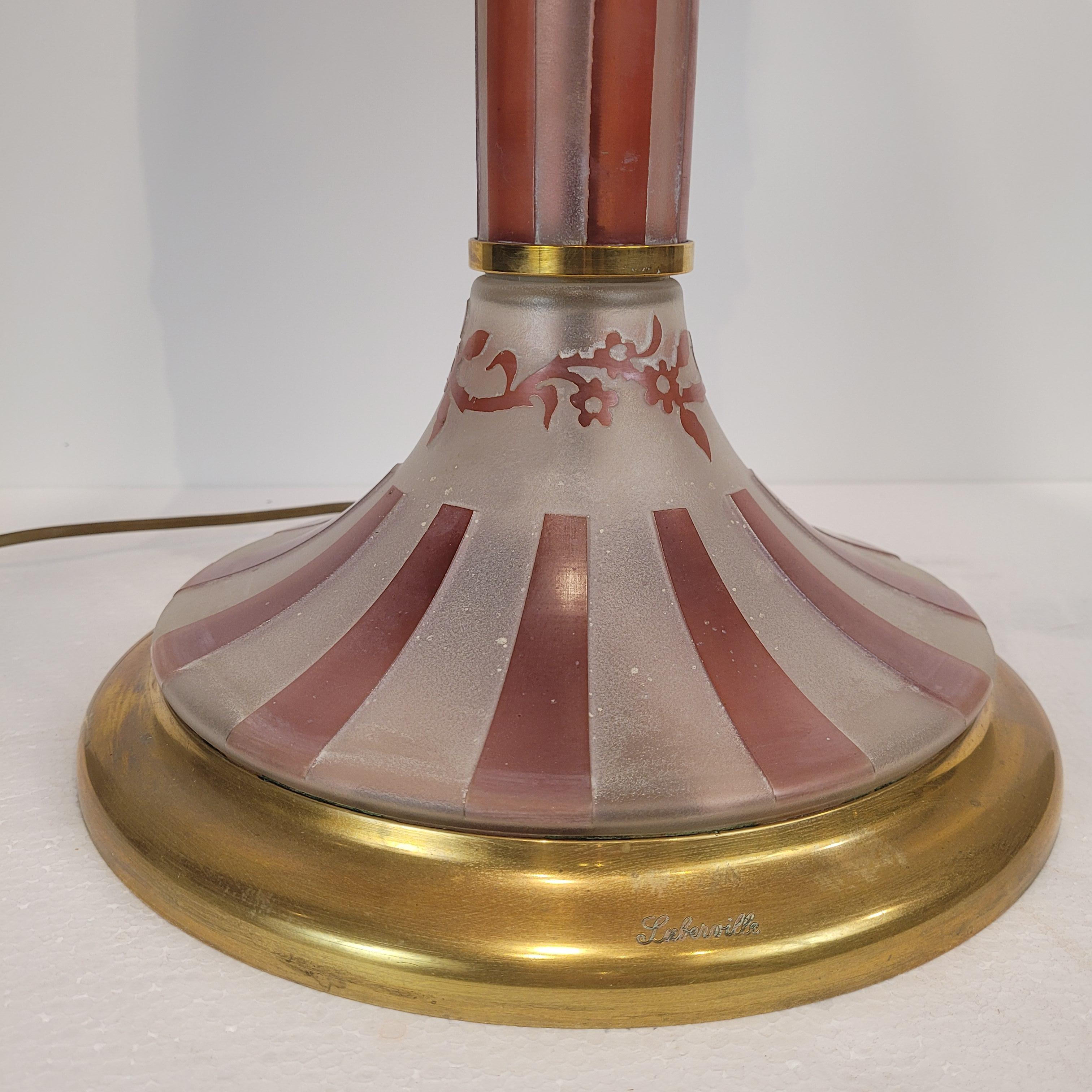 French Pink Vintage Suberville table lamp, Art Nouveau style, etched glass For Sale 9
